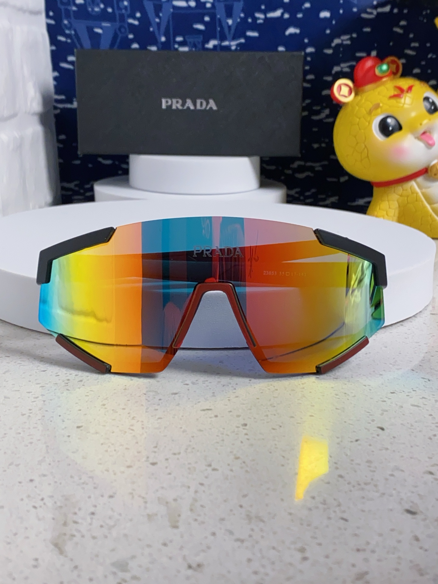  PRADA 普拉达 欧美高级感超轻大框连体防紫外线墨镜滑雪骑行户外护目太阳眼镜 男女通用 风镜