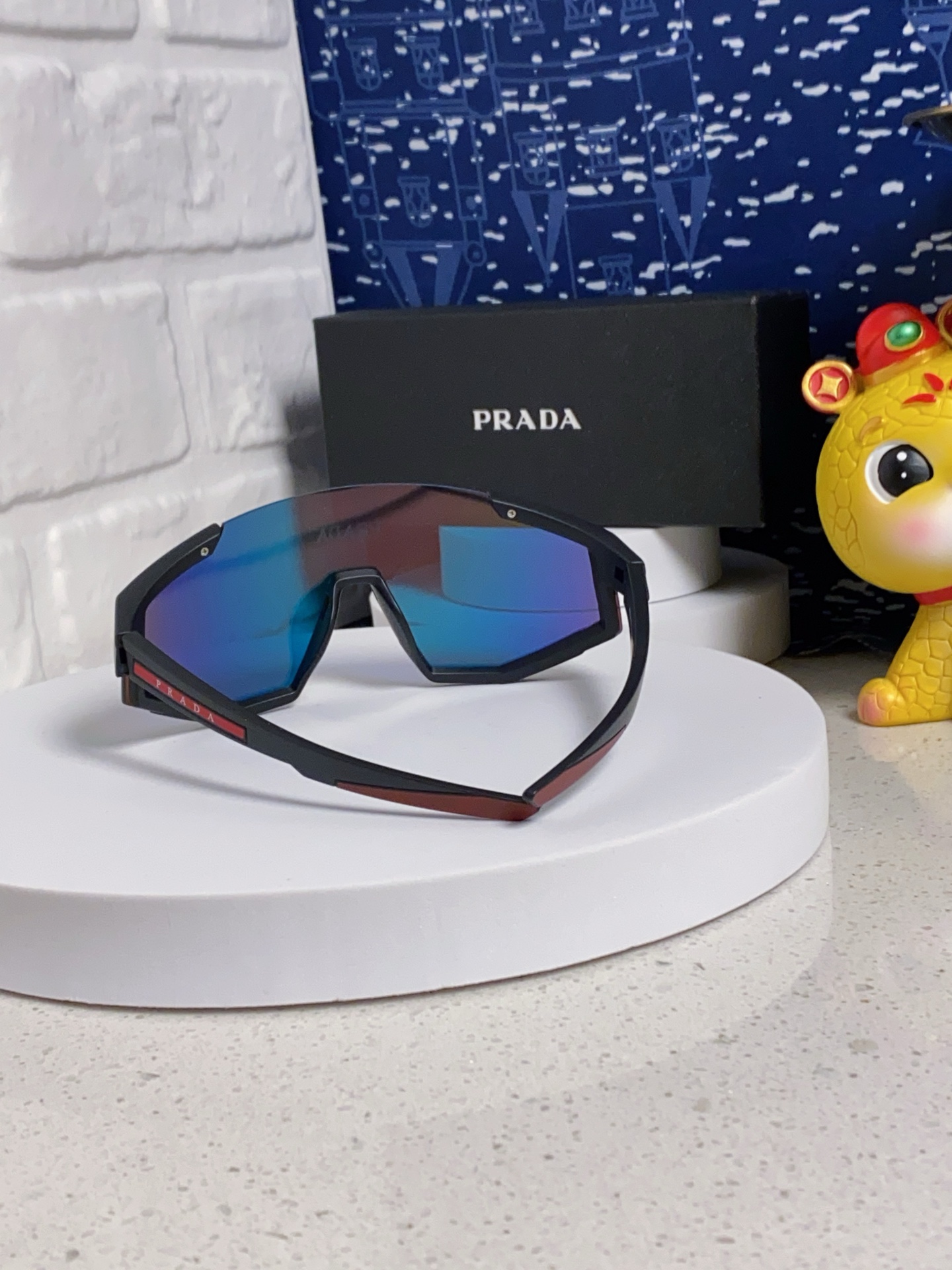  PRADA 普拉达 欧美高级感超轻大框连体防紫外线墨镜滑雪骑行户外护目太阳眼镜 男女通用 风镜