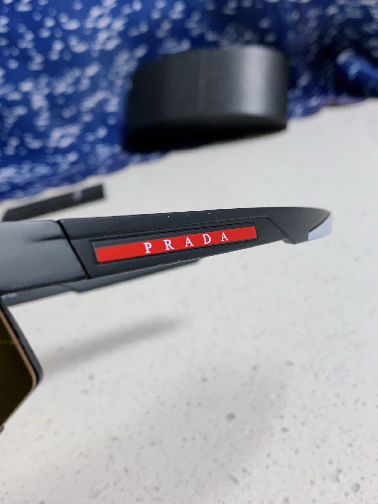  PRADA 普拉达 欧美高级感超轻大框连体防紫外线墨镜滑雪骑行户外护目太阳眼镜 男女通用 风镜