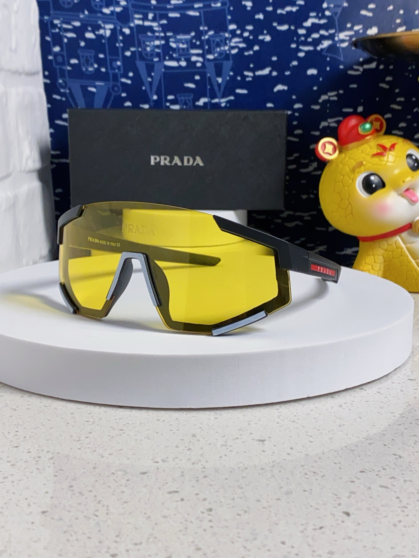  PRADA 普拉达 欧美高级感超轻大框连体防紫外线墨镜滑雪骑行户外护目太阳眼镜 男女通用 风镜