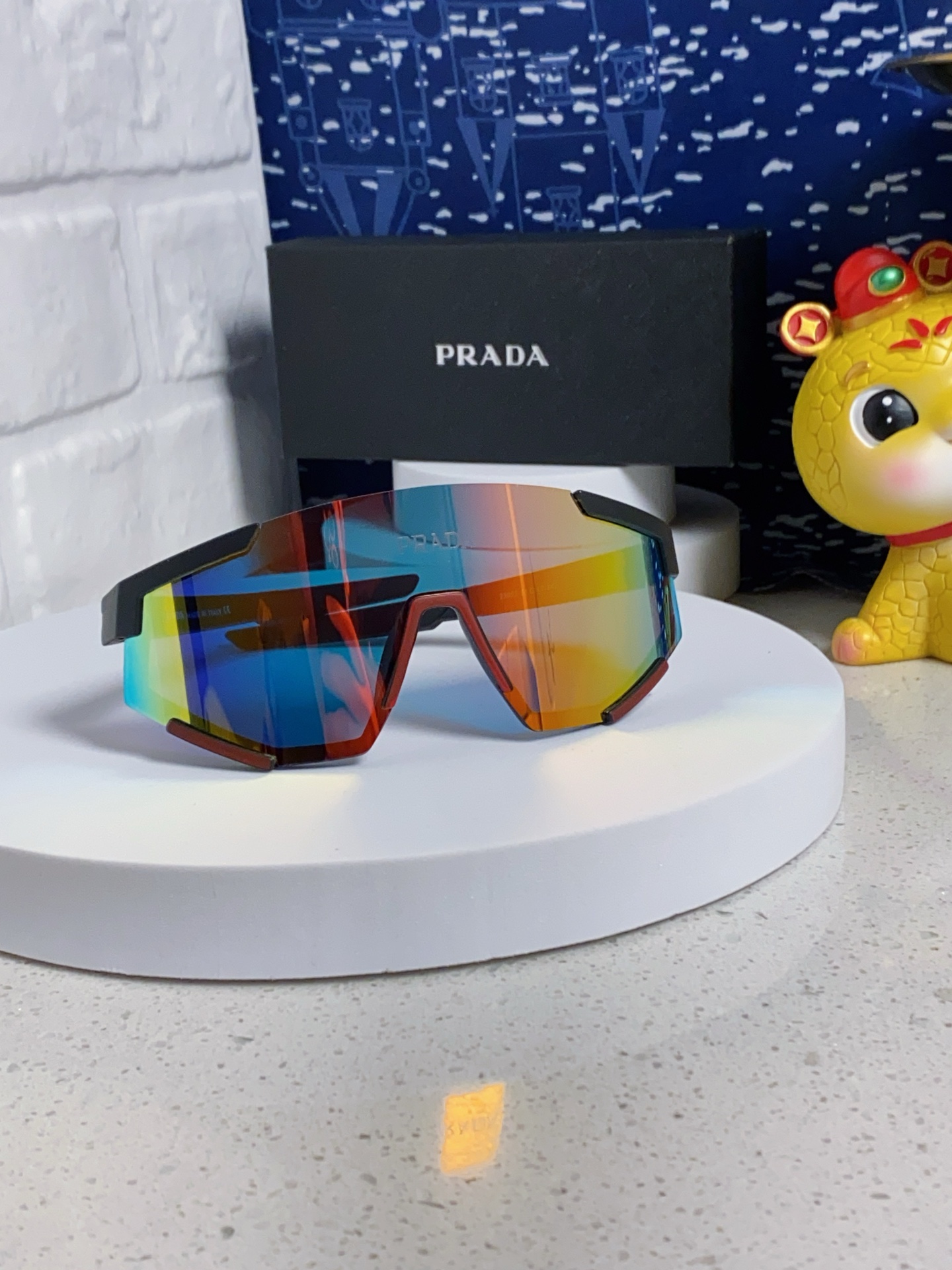  PRADA 普拉达 欧美高级感超轻大框连体防紫外线墨镜滑雪骑行户外护目太阳眼镜 男女通用 风镜