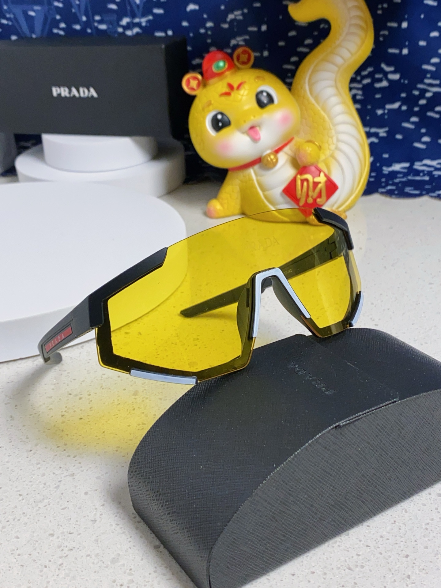  PRADA 普拉达 欧美高级感超轻大框连体防紫外线墨镜滑雪骑行户外护目太阳眼镜 男女通用 风镜