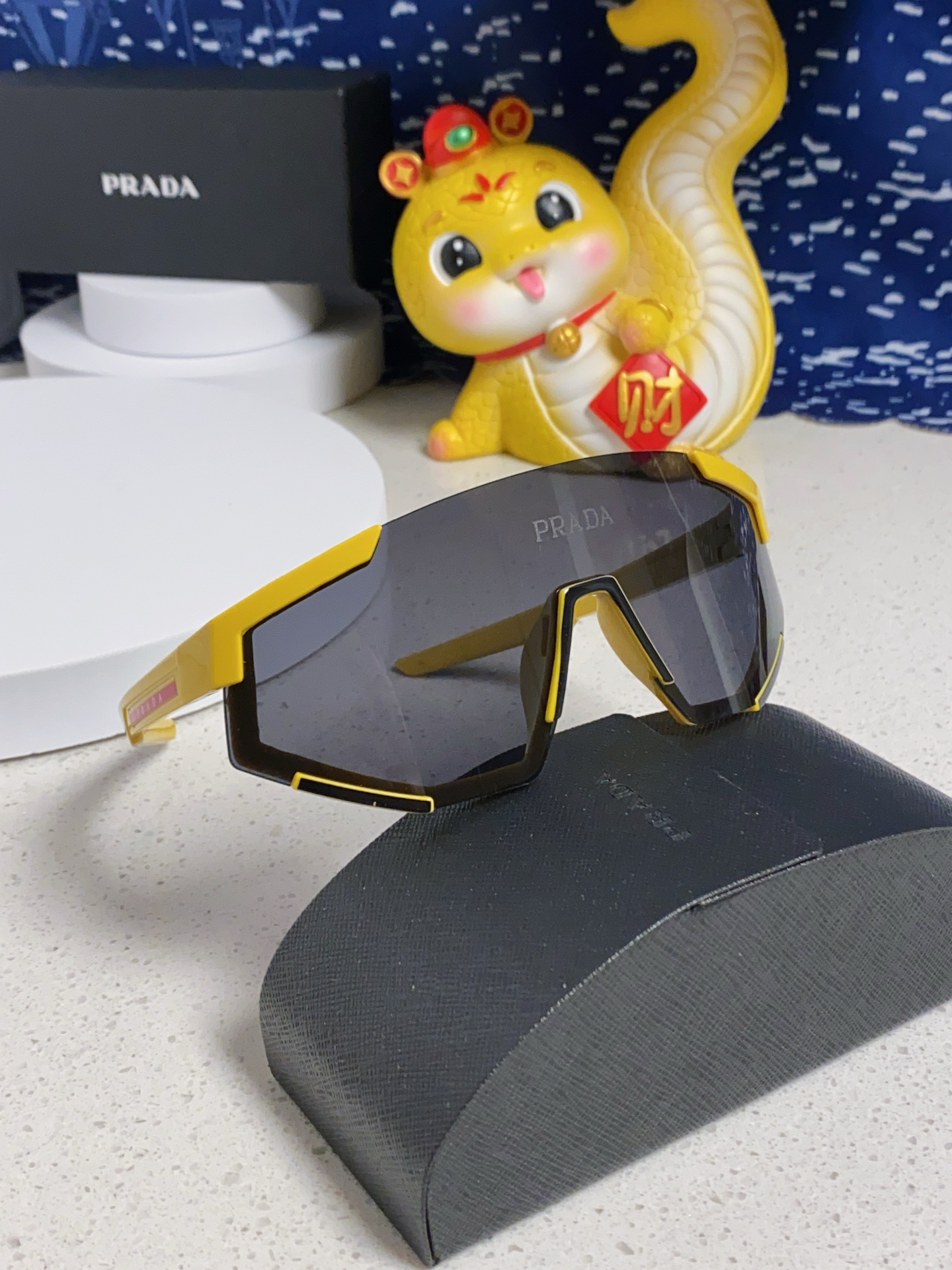  PRADA 普拉达 欧美高级感超轻大框连体防紫外线墨镜滑雪骑行户外护目太阳眼镜 男女通用 风镜