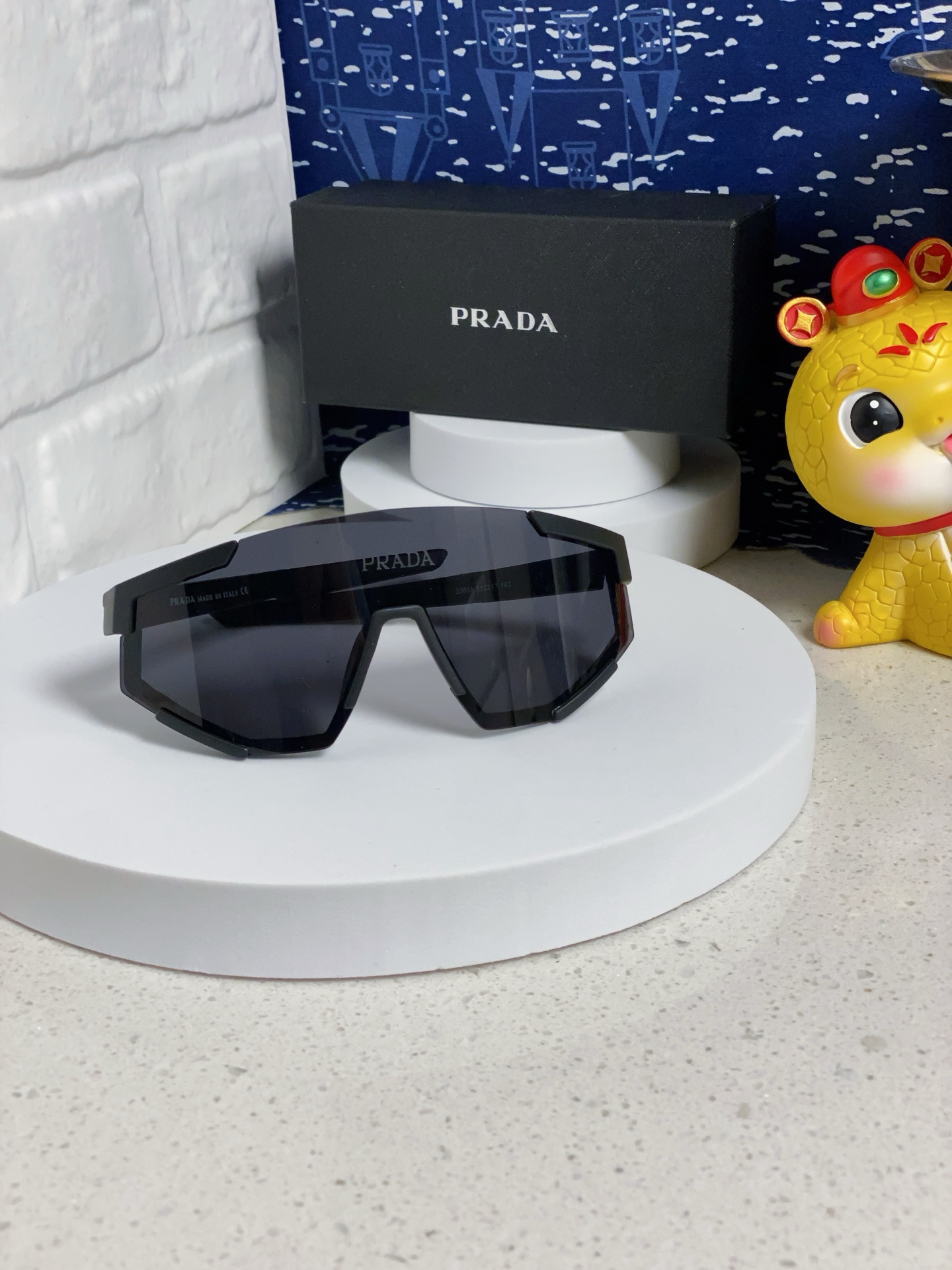  PRADA 普拉达 欧美高级感超轻大框连体防紫外线墨镜滑雪骑行户外护目太阳眼镜 男女通用 风镜