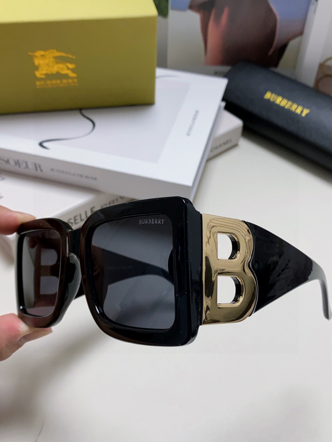  宇宙网红款 Burberry巴宝莉 BE4312单品搭配利器‼大B字母现世 随便搭配都时髦❤日常搭配轻