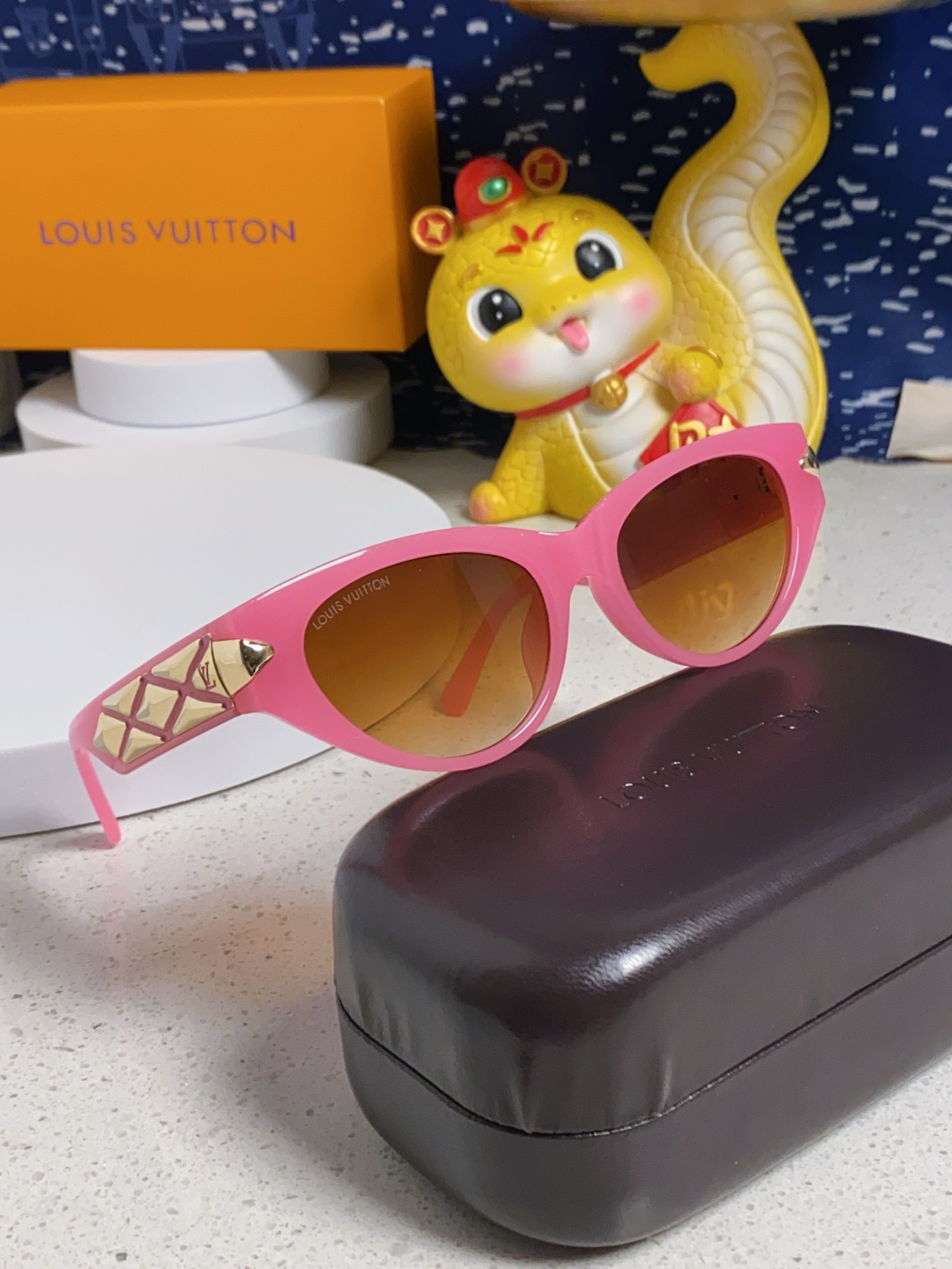  LV路易威登新款猫眼墨镜🕶️高级电镀镜腿，男 女款遮阳镜