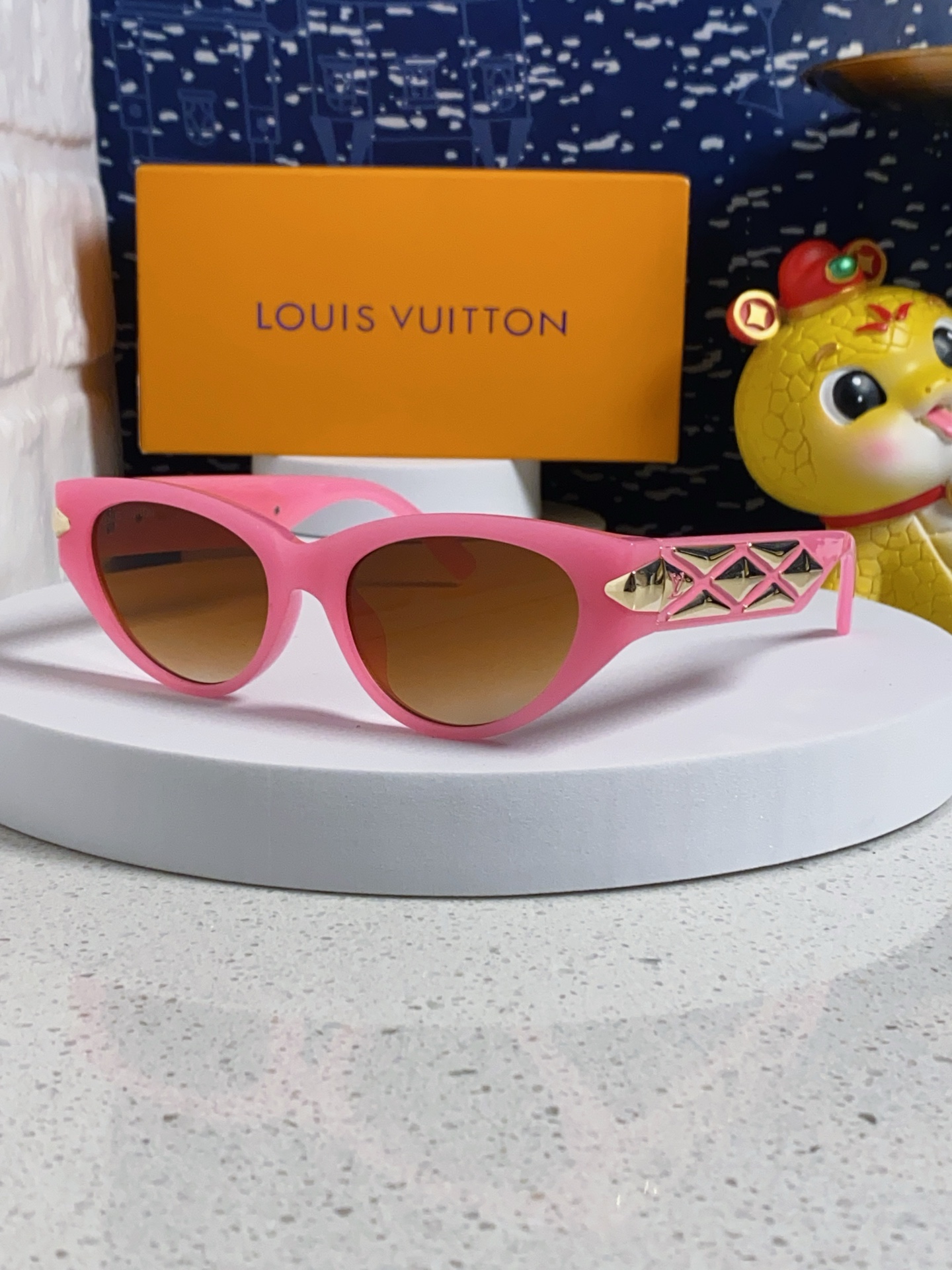  LV路易威登新款猫眼墨镜🕶️高级电镀镜腿，男 女款遮阳镜