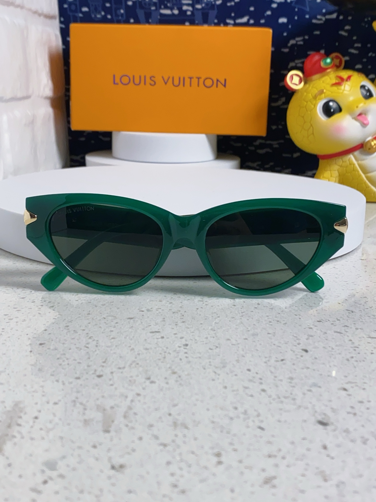  LV路易威登新款猫眼墨镜🕶️高级电镀镜腿，男 女款遮阳镜