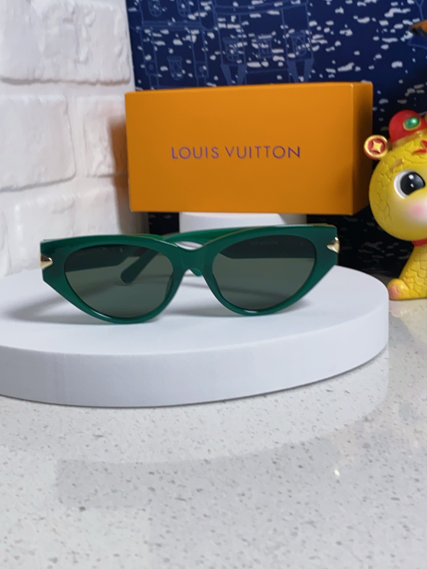 LV路易威登新款猫眼墨镜🕶️高级电镀镜腿，男 女款遮阳镜