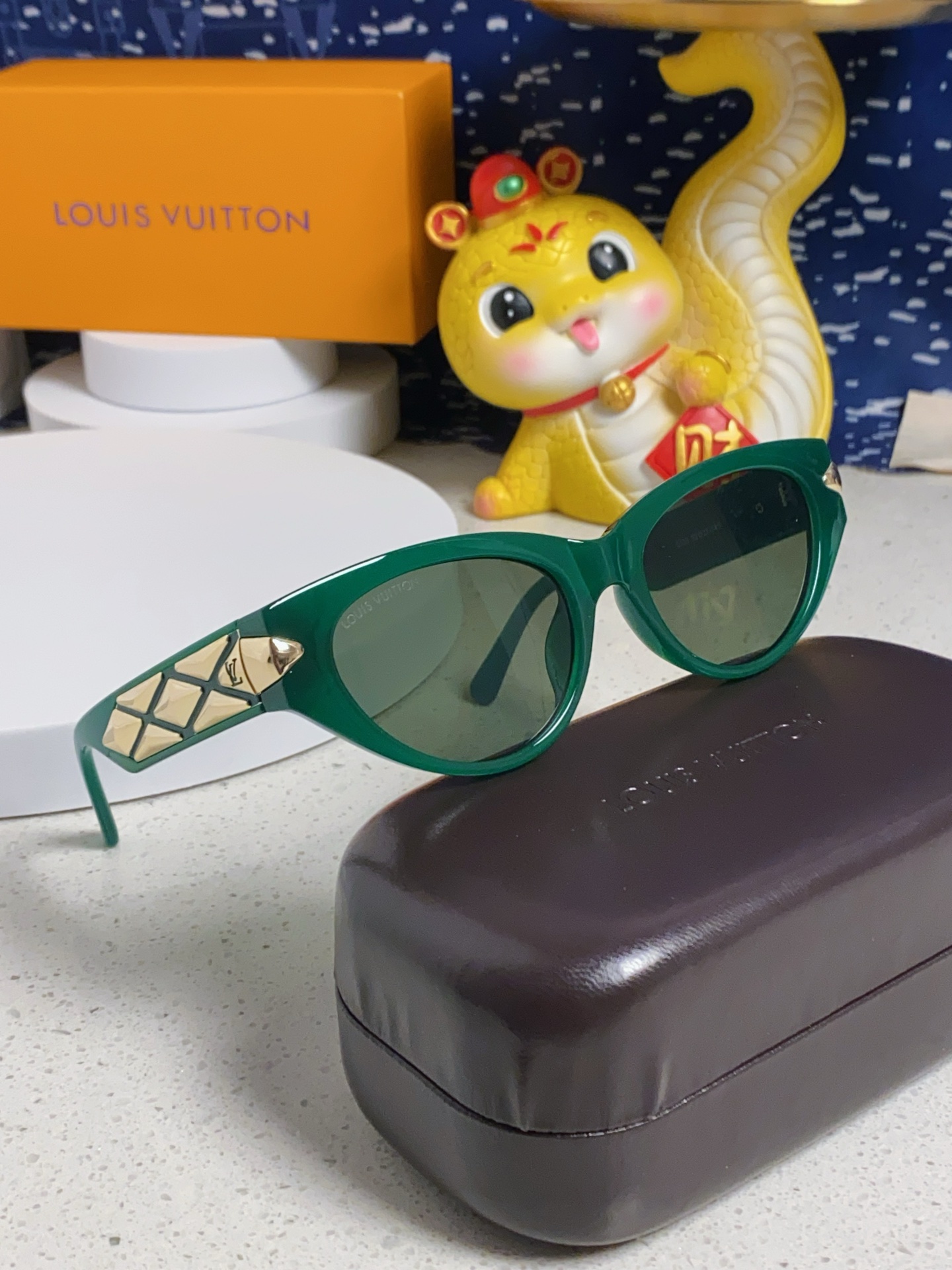  LV路易威登新款猫眼墨镜🕶️高级电镀镜腿，男 女款遮阳镜