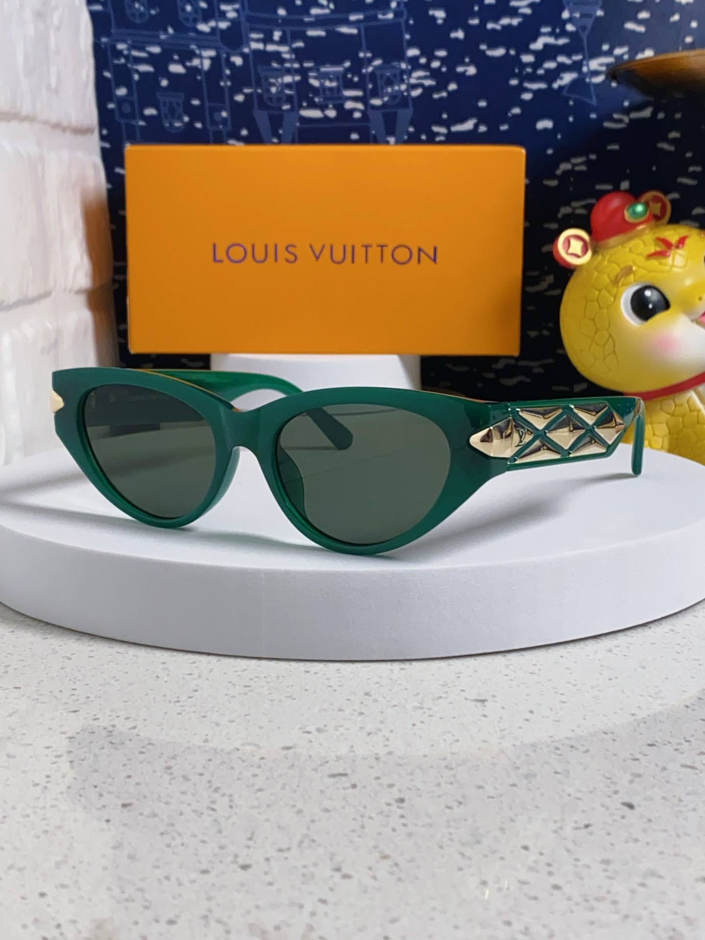  LV路易威登新款猫眼墨镜🕶️高级电镀镜腿，男 女款遮阳镜