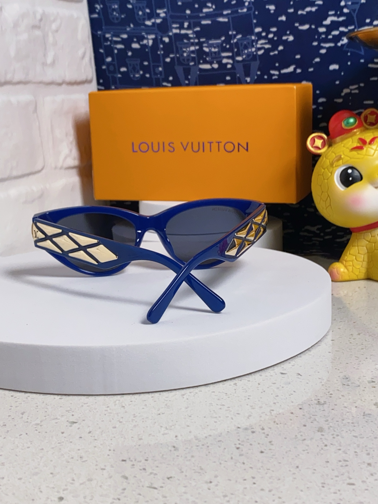  LV路易威登新款猫眼墨镜🕶️高级电镀镜腿，男 女款遮阳镜