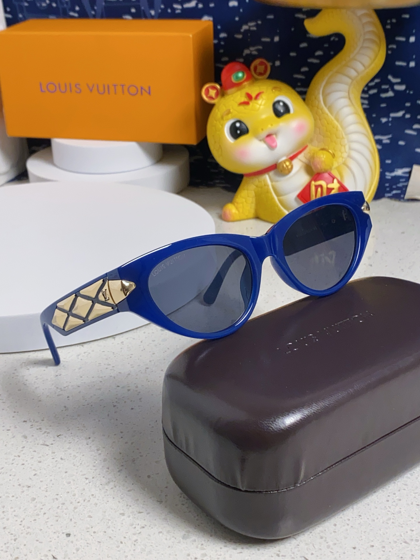  LV路易威登新款猫眼墨镜🕶️高级电镀镜腿，男 女款遮阳镜