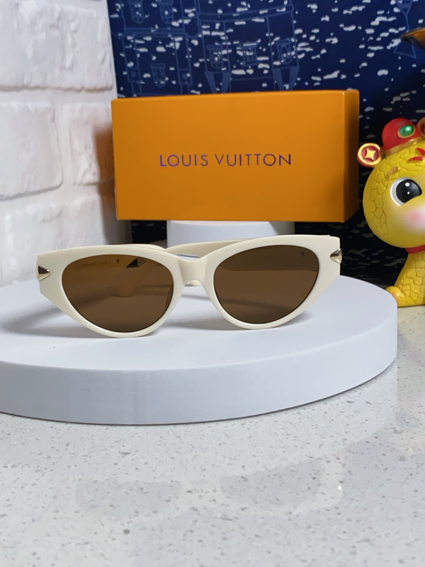  LV路易威登新款猫眼墨镜🕶️高级电镀镜腿，男 女款遮阳镜