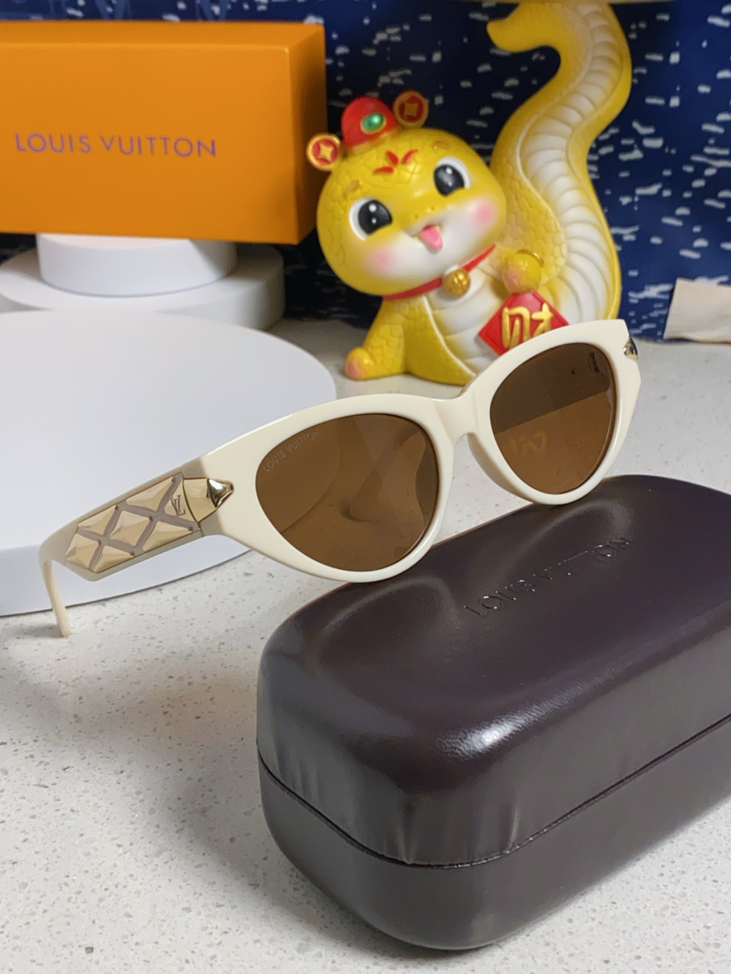  LV路易威登新款猫眼墨镜🕶️高级电镀镜腿，男 女款遮阳镜