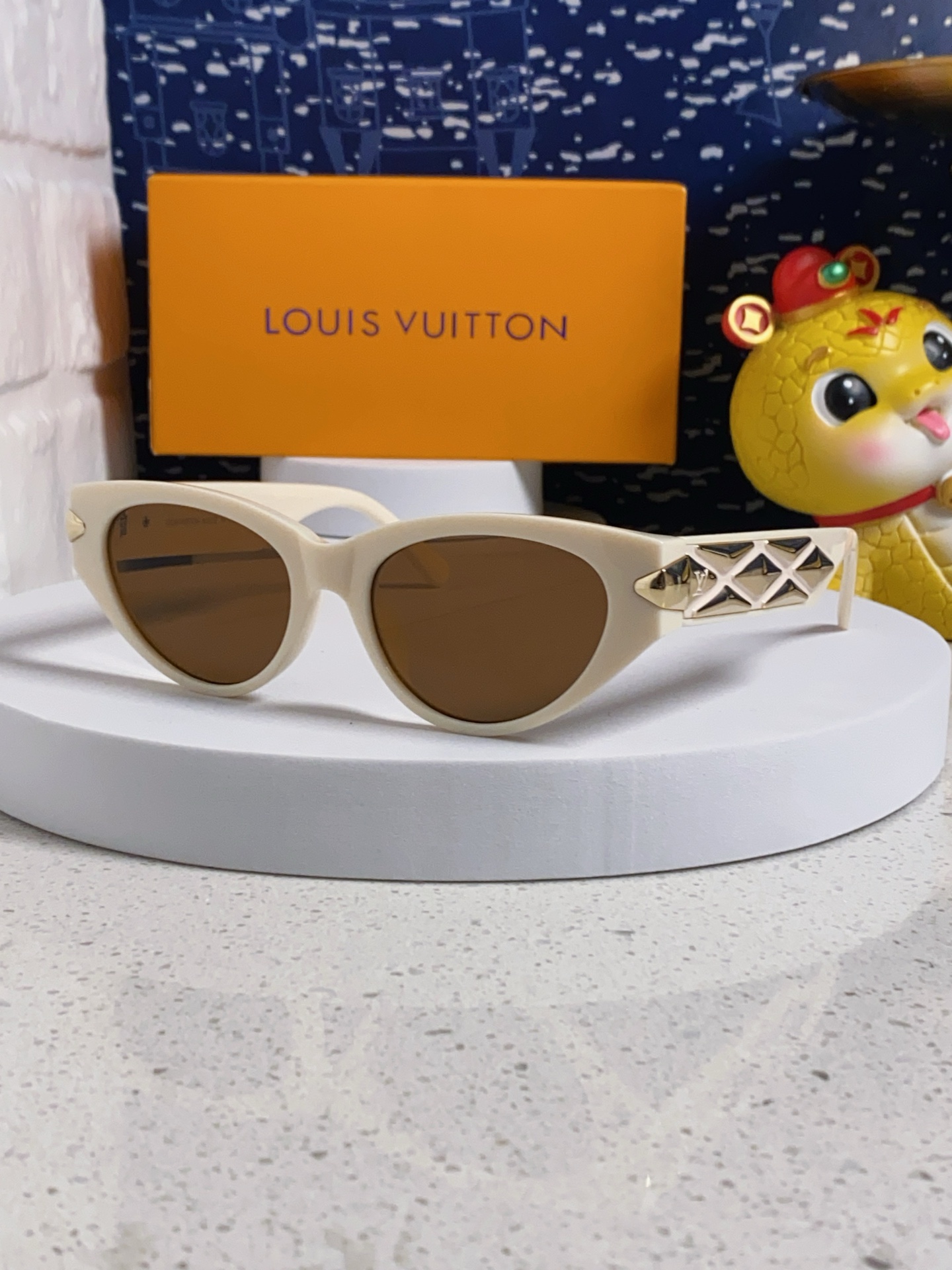  LV路易威登新款猫眼墨镜🕶️高级电镀镜腿，男 女款遮阳镜