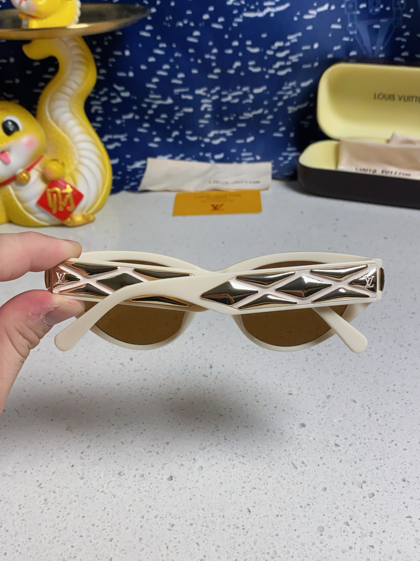  LV路易威登新款猫眼墨镜🕶️高级电镀镜腿，男 女款遮阳镜