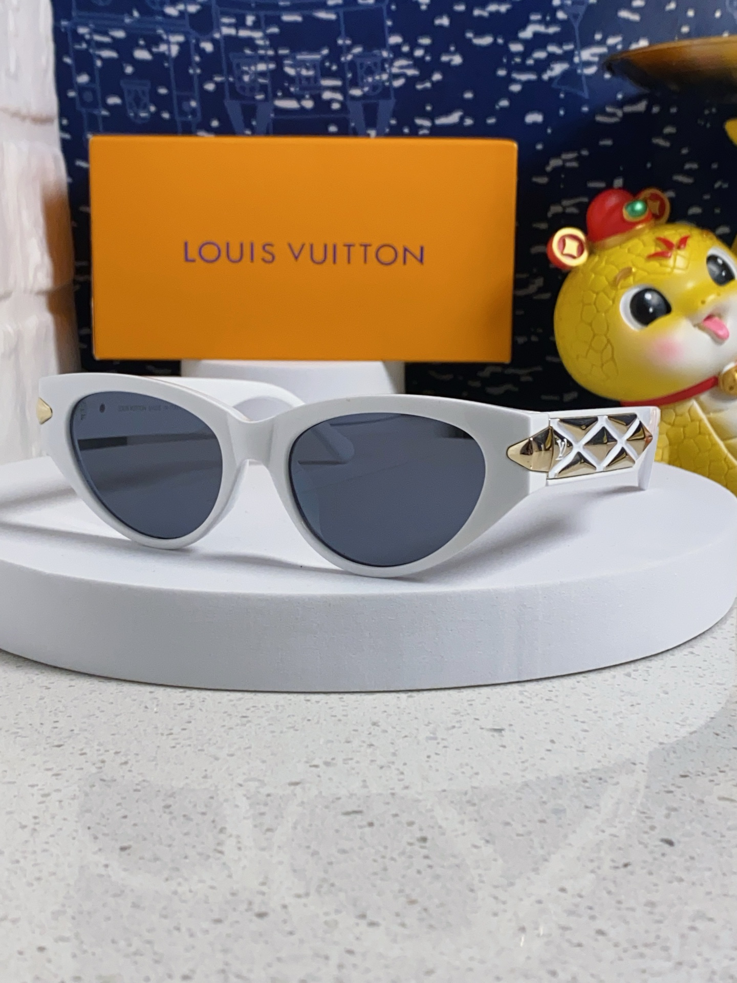  LV路易威登新款猫眼墨镜🕶️高级电镀镜腿，男 女款遮阳镜