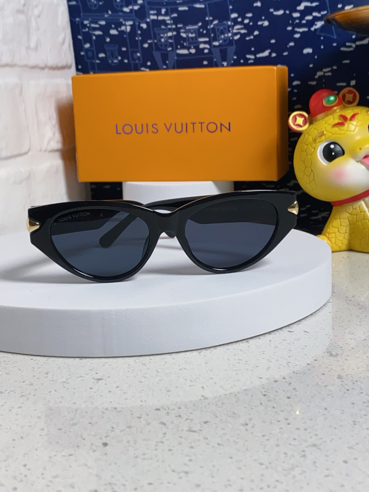  LV路易威登新款猫眼墨镜🕶️高级电镀镜腿，男 女款遮阳镜
