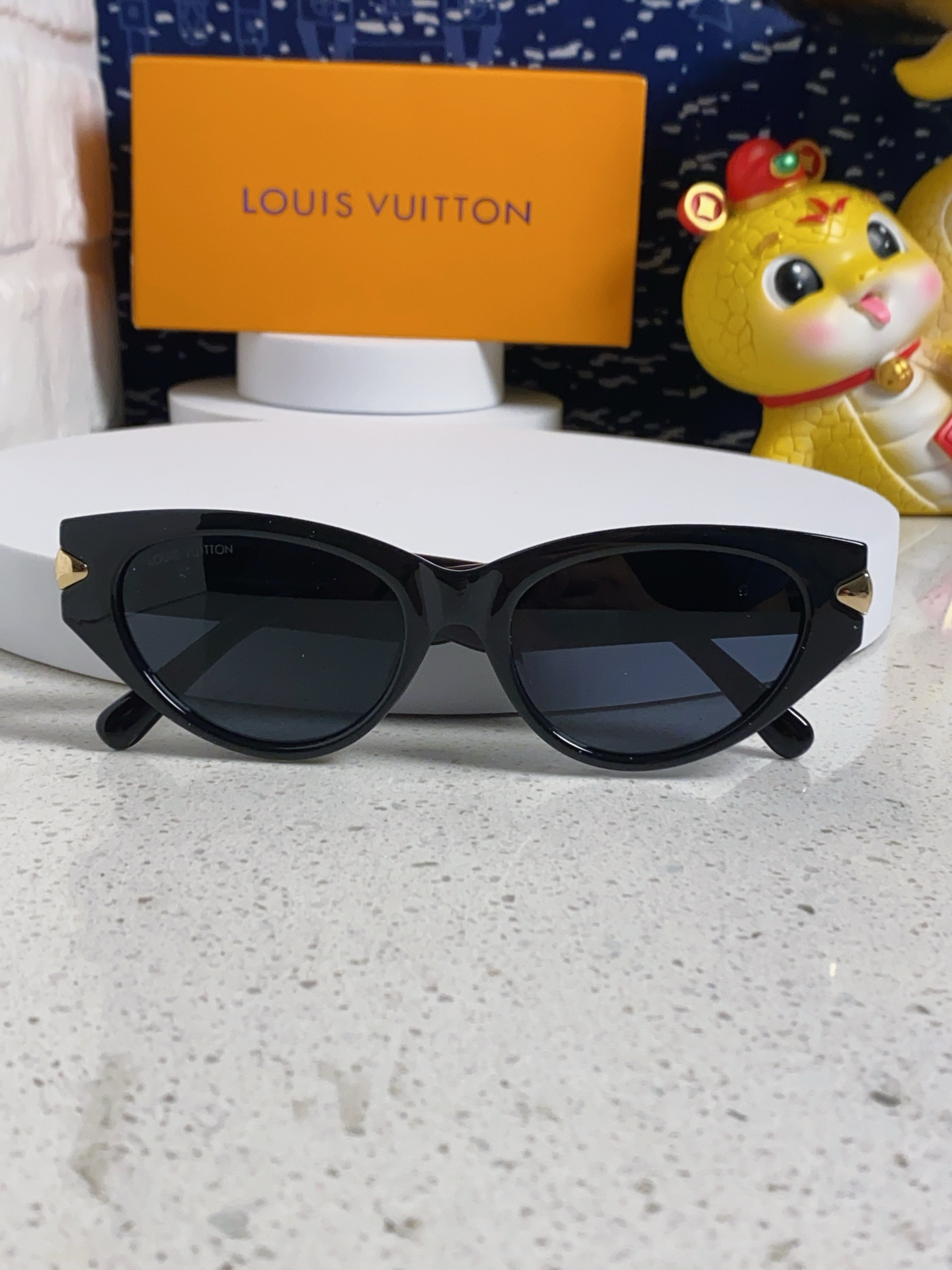  LV路易威登新款猫眼墨镜🕶️高级电镀镜腿，男 女款遮阳镜