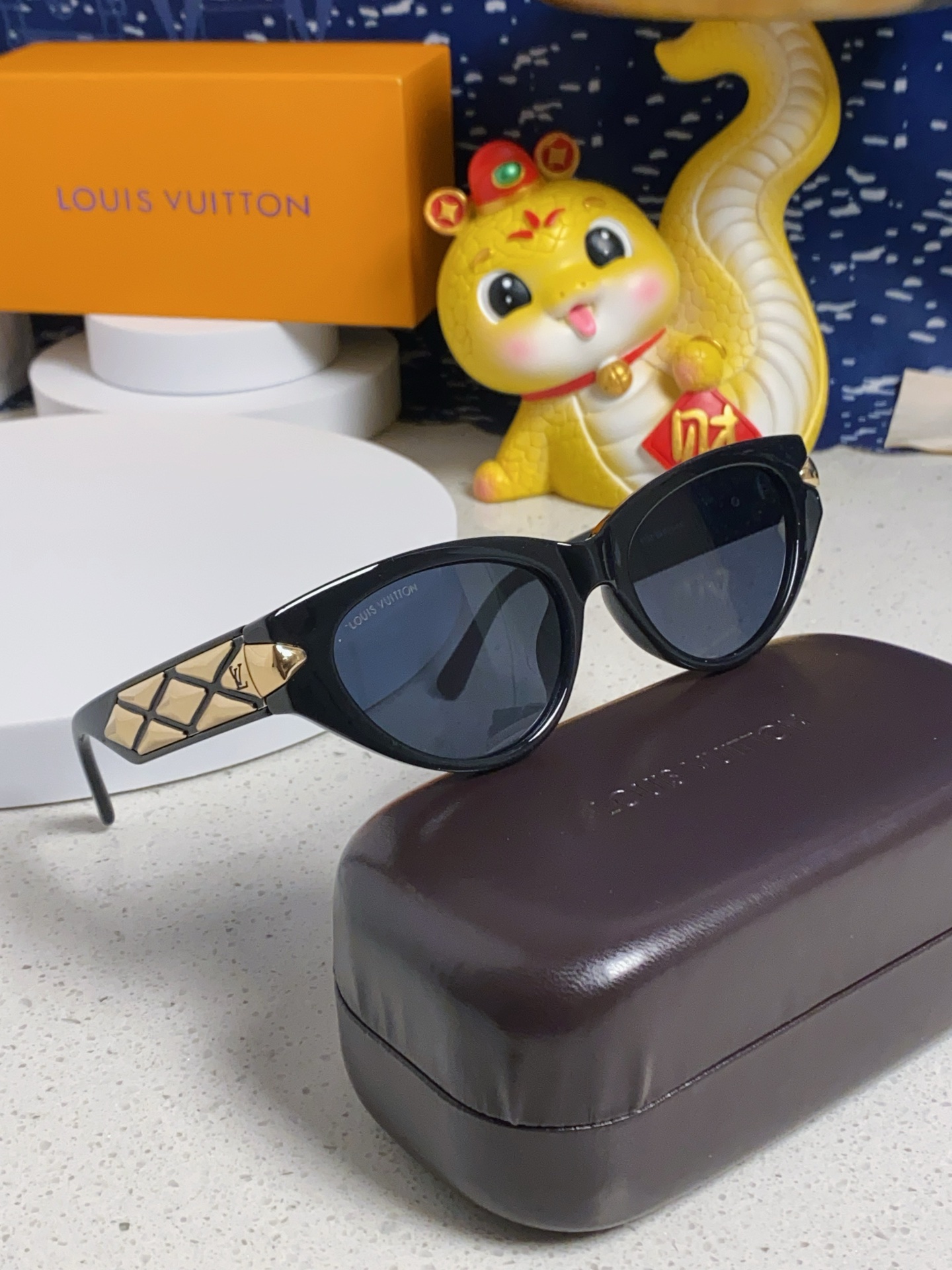  LV路易威登新款猫眼墨镜🕶️高级电镀镜腿，男 女款遮阳镜