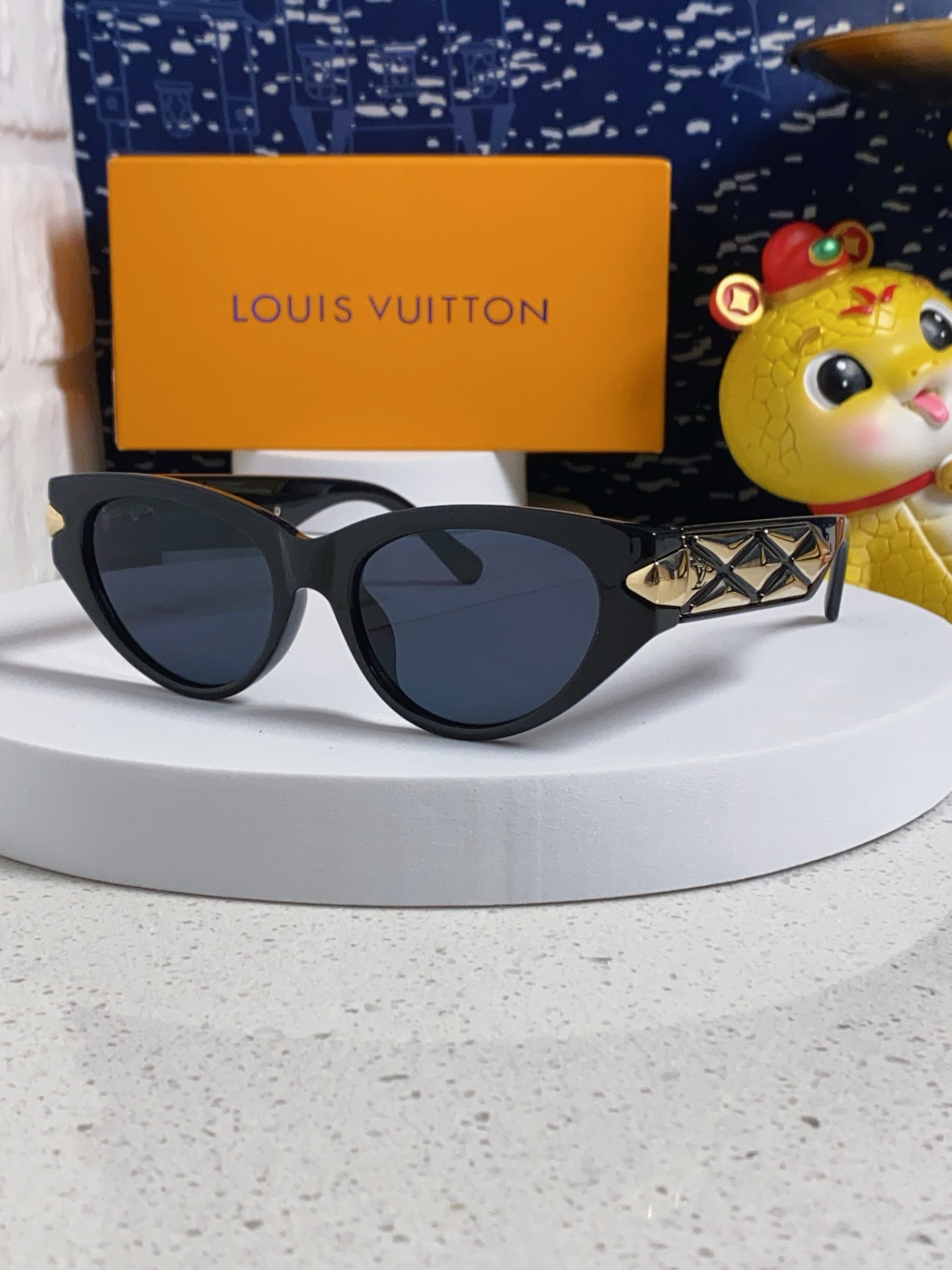  LV路易威登新款猫眼墨镜🕶️高级电镀镜腿，男 女款遮阳镜