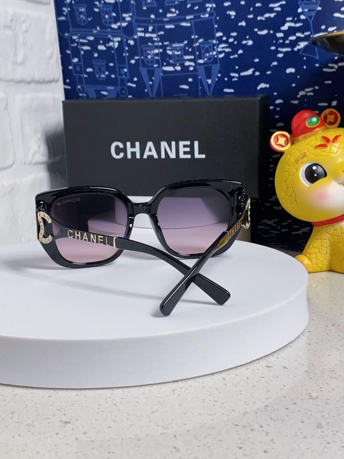  Chanel香奈儿 2024新款时尚太阳眼镜女士防紫外线墨镜复古个性网红大框显瘦眼镜 