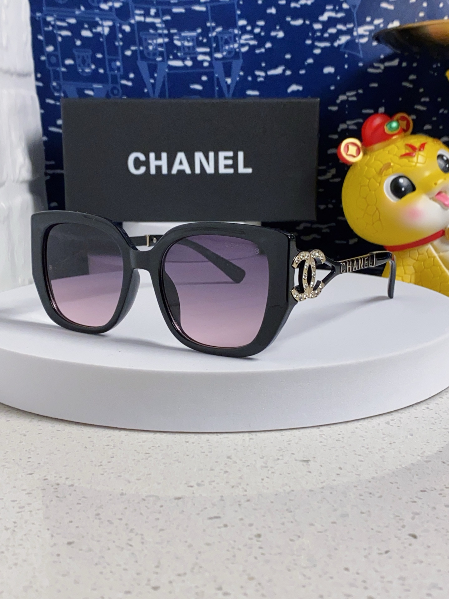  Chanel香奈儿 2024新款时尚太阳眼镜女士防紫外线墨镜复古个性网红大框显瘦眼镜 