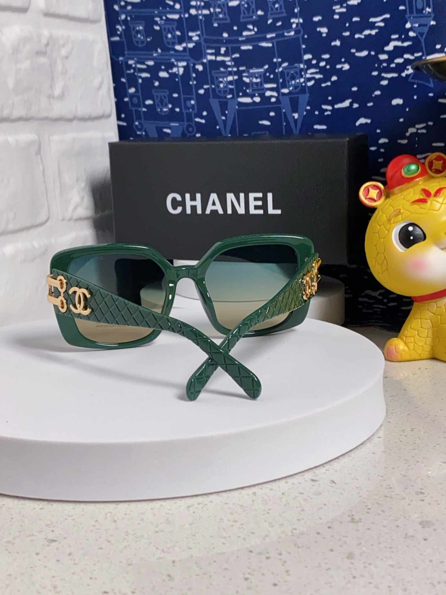  CHANEL香奈儿 活动新款网红明星2025小香带字母大框太阳镜情侣时尚显瘦 墨镜