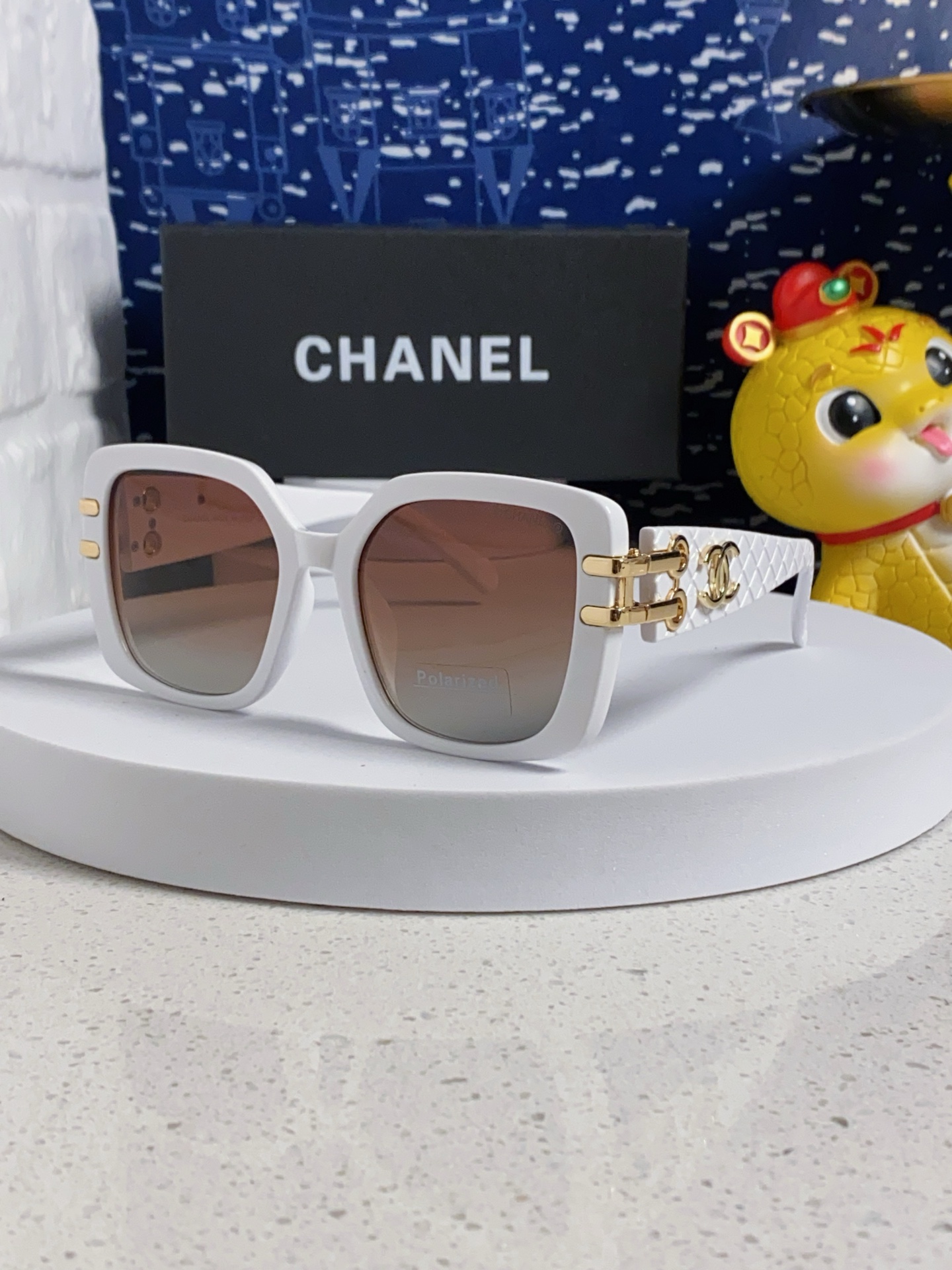  CHANEL香奈儿 活动新款网红明星2025小香带字母大框太阳镜情侣时尚显瘦 墨镜