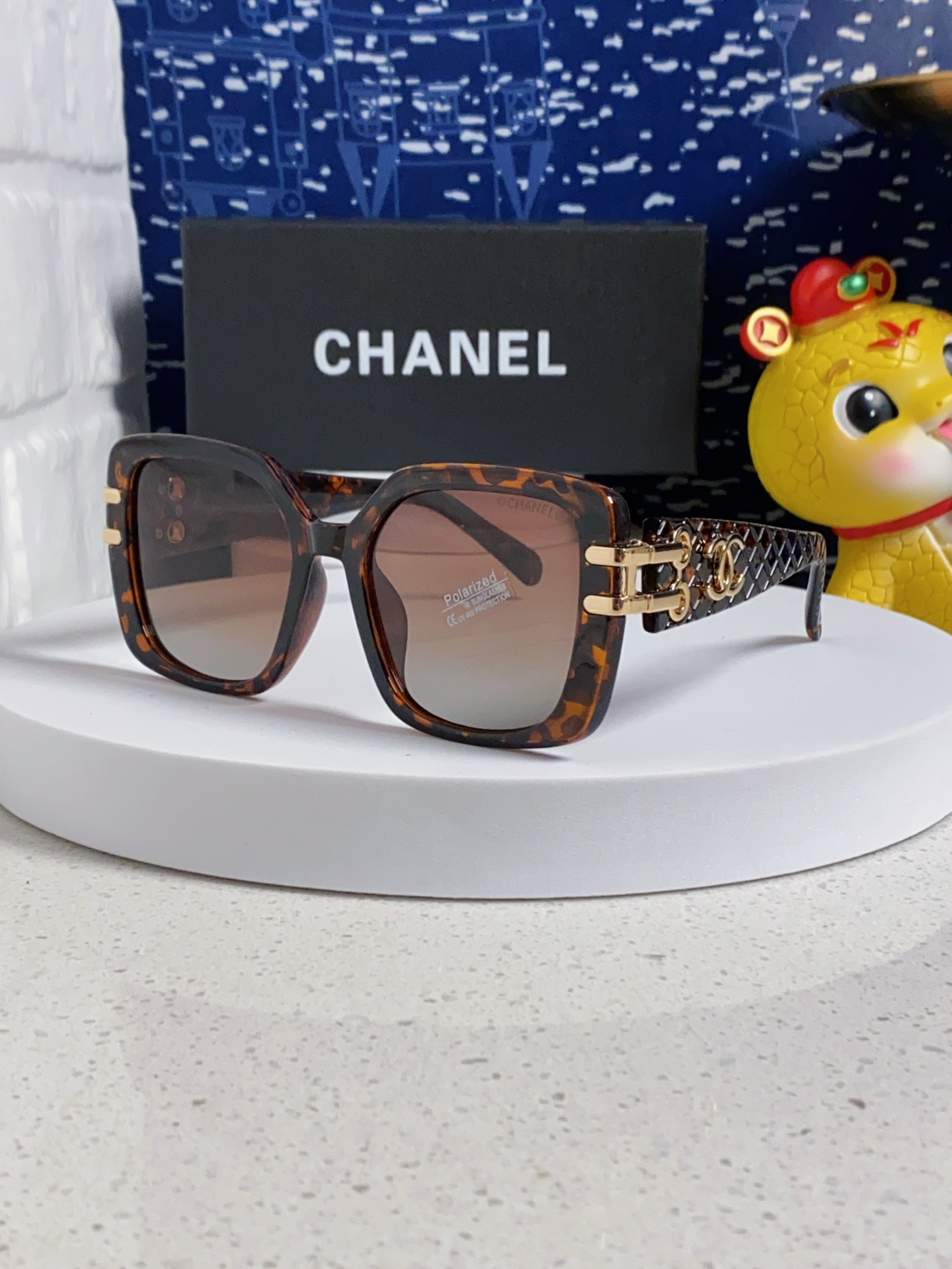  CHANEL香奈儿 活动新款网红明星2025小香带字母大框太阳镜情侣时尚显瘦 墨镜