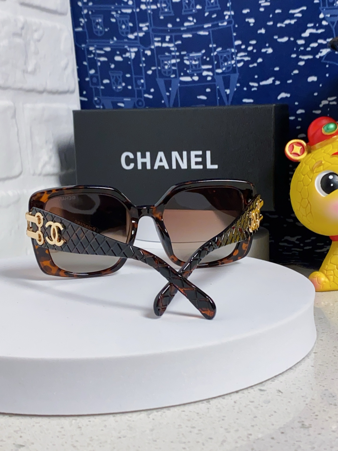  CHANEL香奈儿 活动新款网红明星2025小香带字母大框太阳镜情侣时尚显瘦 墨镜