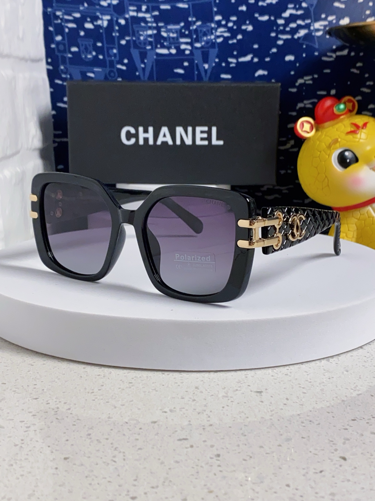  CHANEL香奈儿 活动新款网红明星2025小香带字母大框太阳镜情侣时尚显瘦 墨镜