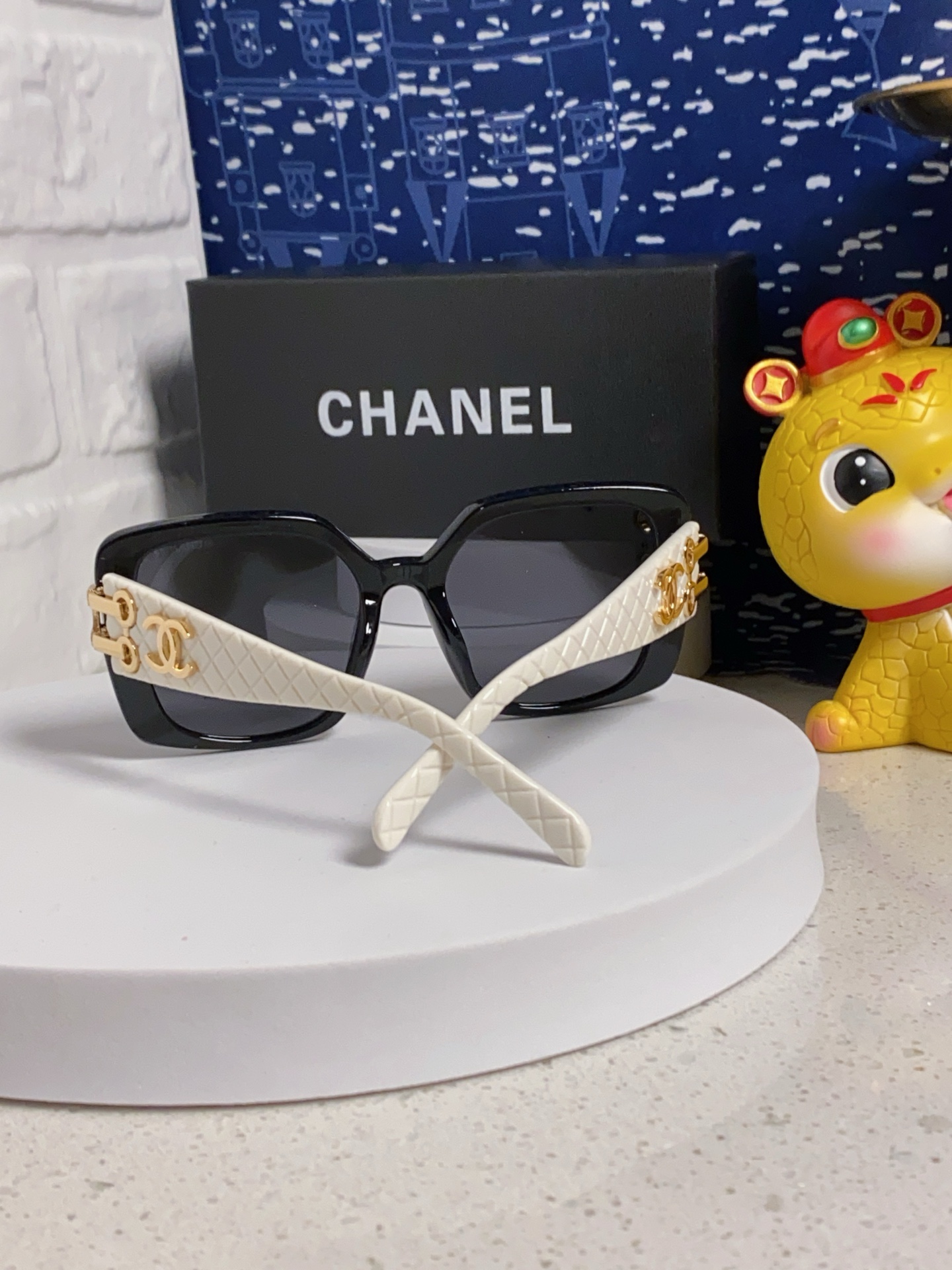  CHANEL香奈儿 活动新款网红明星2025小香带字母大框太阳镜情侣时尚显瘦 墨镜