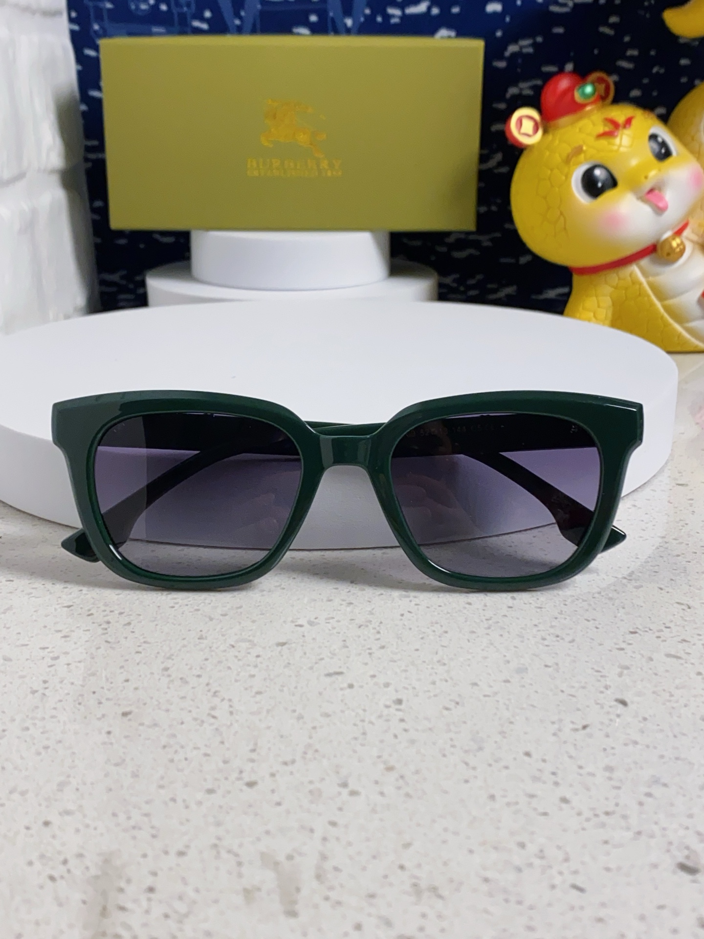  Burberry巴宝莉 2025新款太阳镜网红男女同款偏光墨镜时尚潮人防紫外线防晒太阳镜