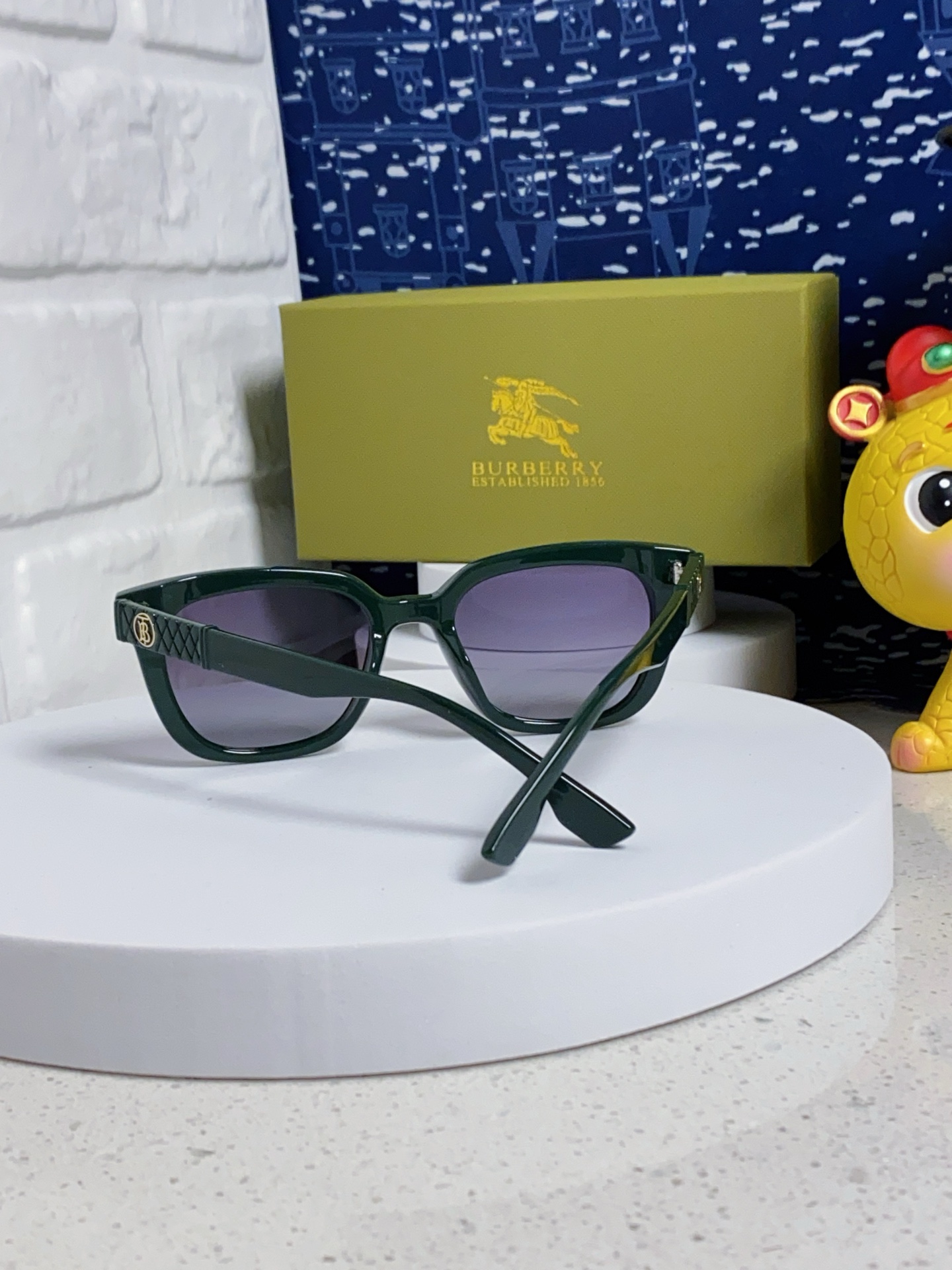  Burberry巴宝莉 2025新款太阳镜网红男女同款偏光墨镜时尚潮人防紫外线防晒太阳镜