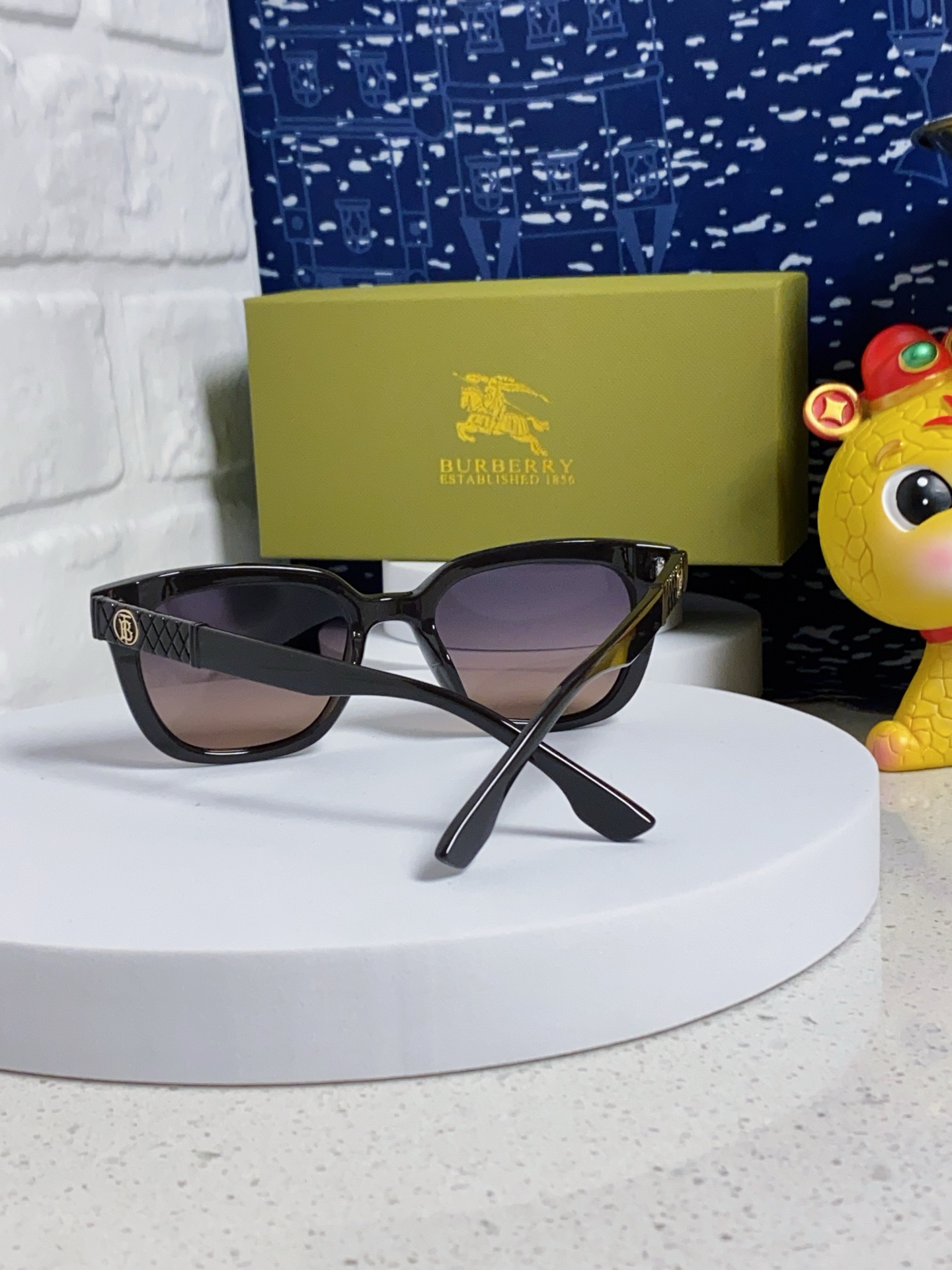  Burberry巴宝莉 2025新款太阳镜网红男女同款偏光墨镜时尚潮人防紫外线防晒太阳镜