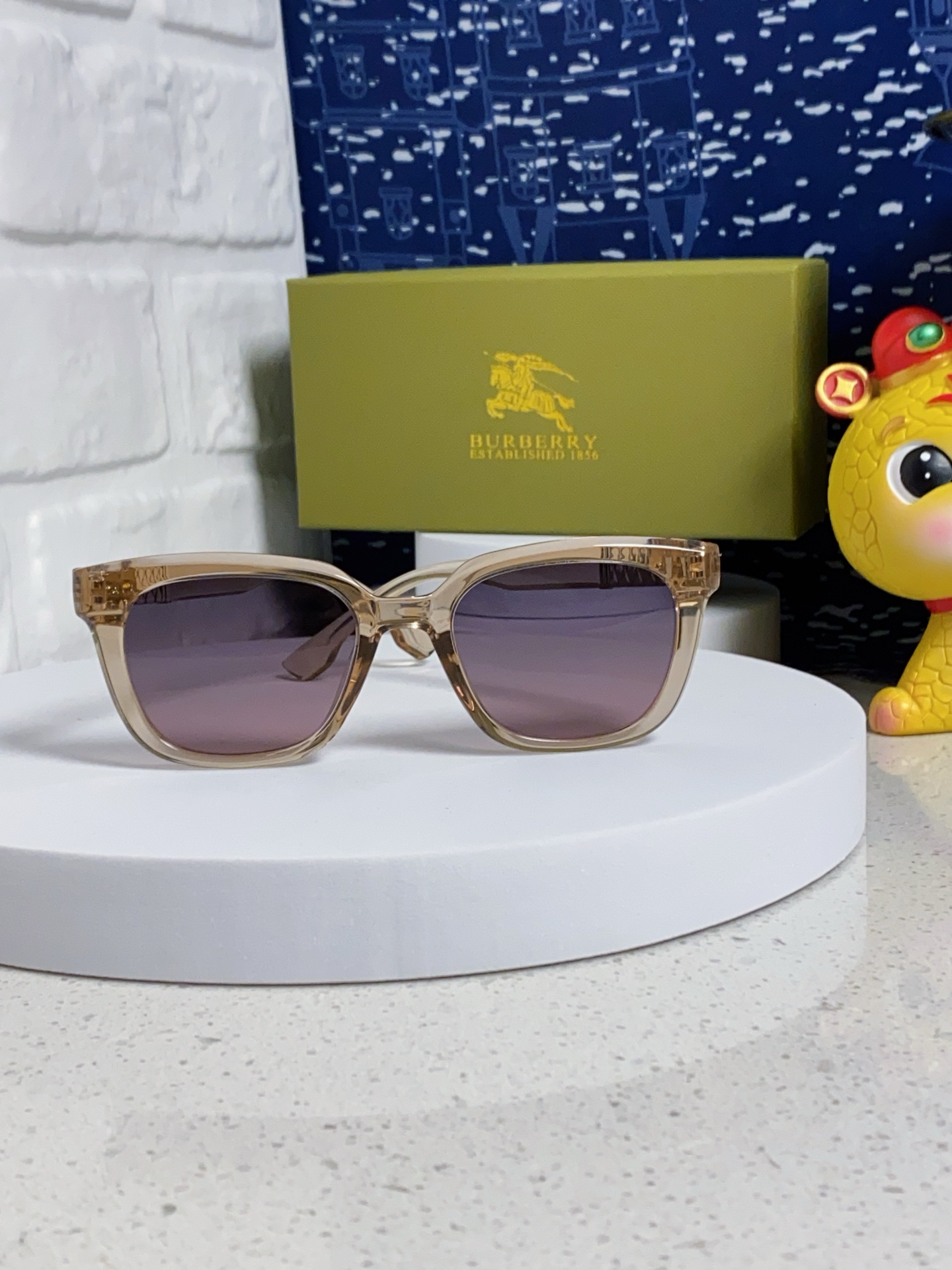  Burberry巴宝莉 2025新款太阳镜网红男女同款偏光墨镜时尚潮人防紫外线防晒太阳镜