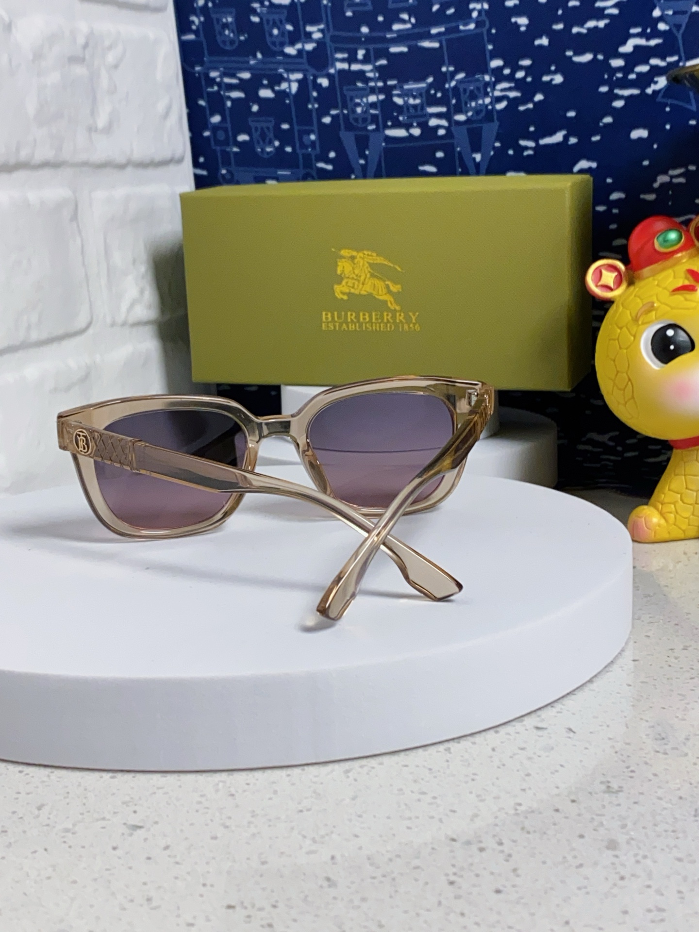  Burberry巴宝莉 2025新款太阳镜网红男女同款偏光墨镜时尚潮人防紫外线防晒太阳镜