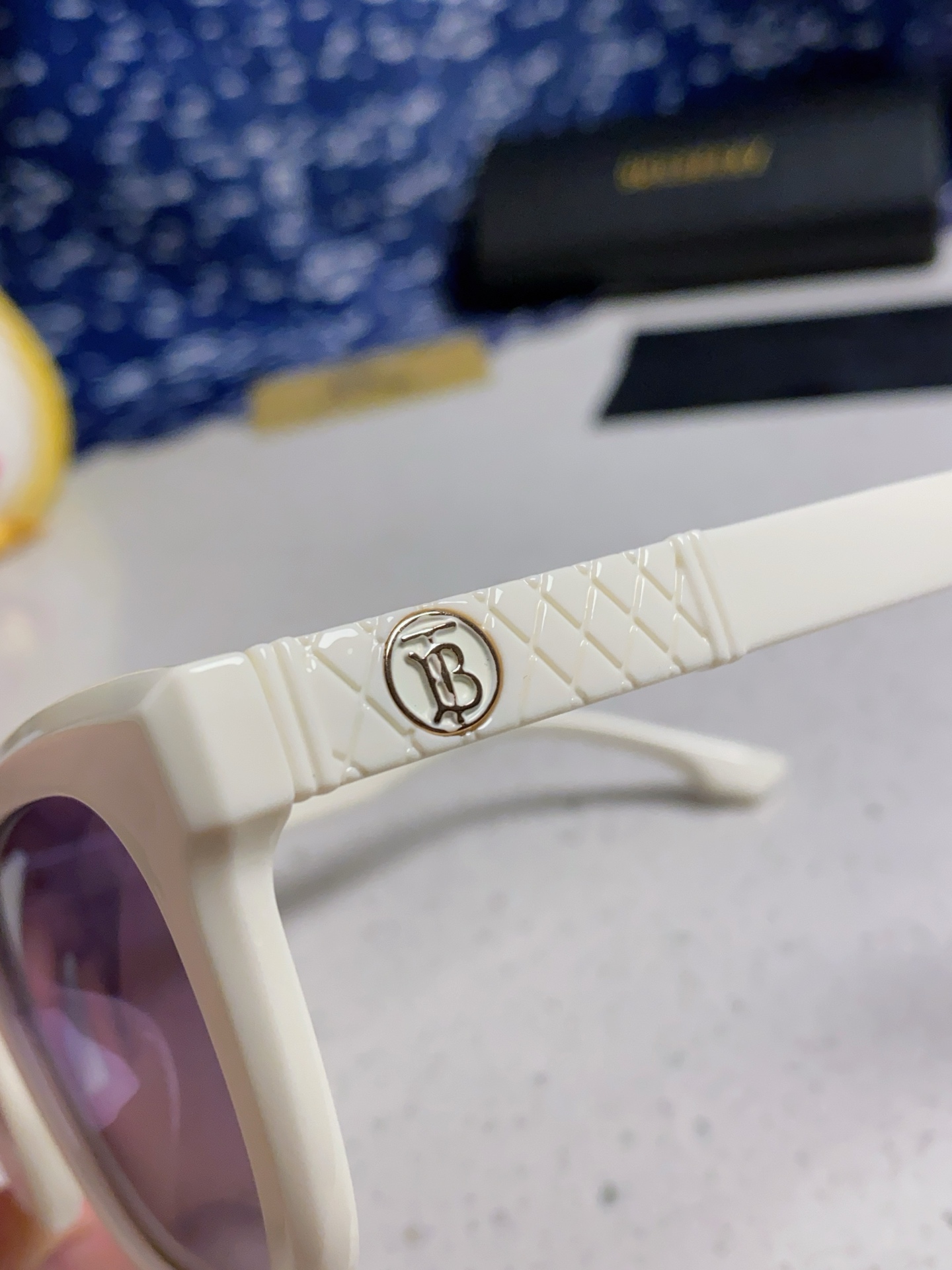  Burberry巴宝莉 2025新款太阳镜网红男女同款偏光墨镜时尚潮人防紫外线防晒太阳镜