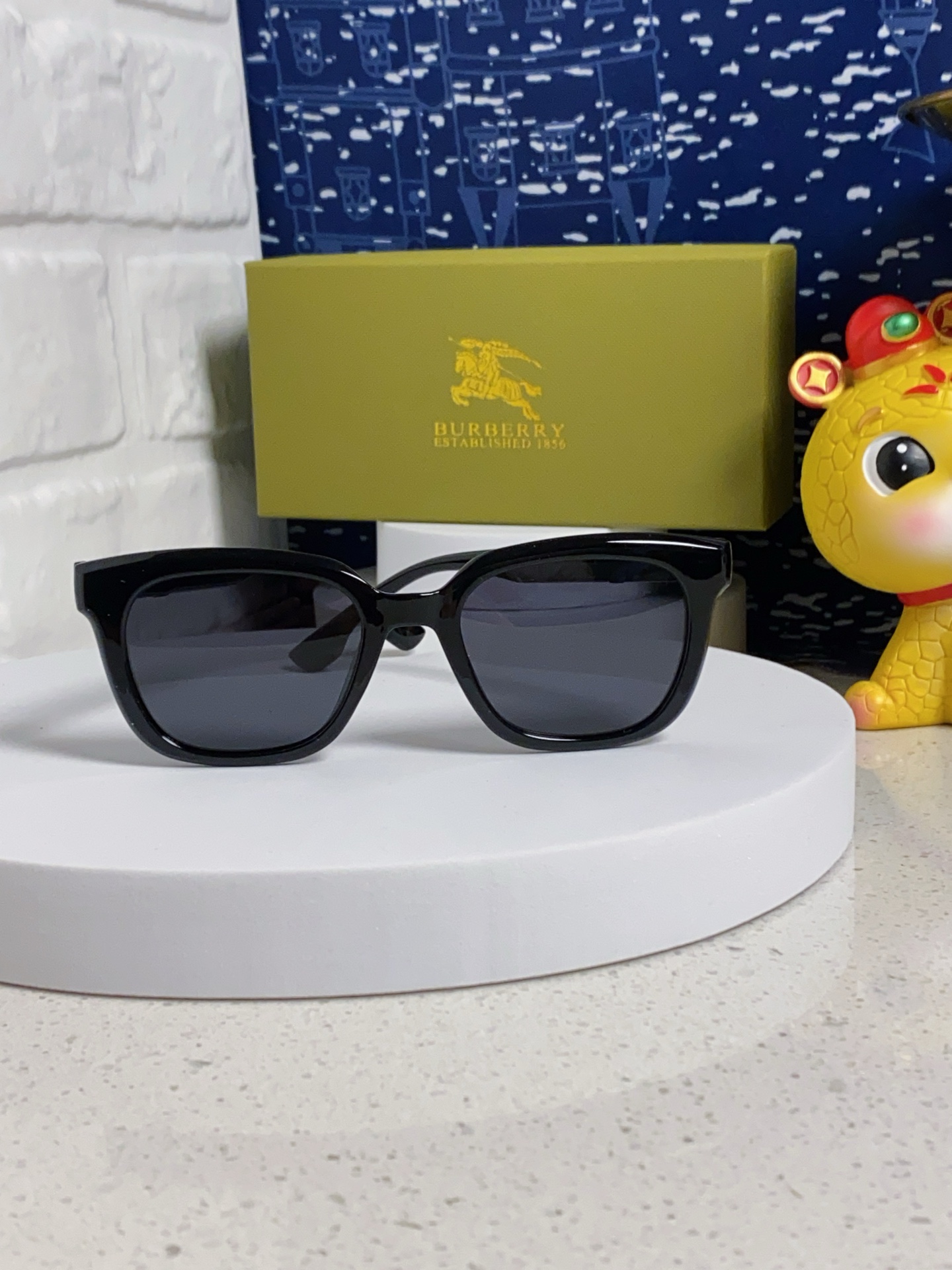  Burberry巴宝莉 2025新款太阳镜网红男女同款偏光墨镜时尚潮人防紫外线防晒太阳镜