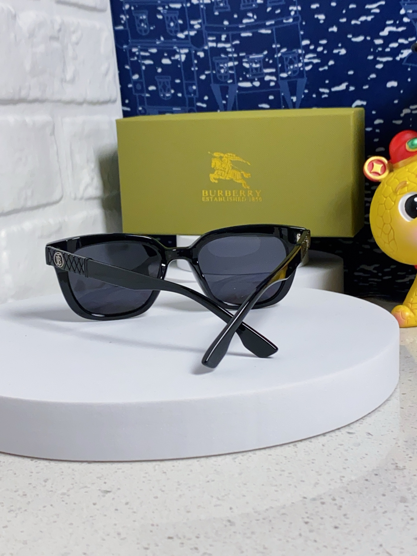  Burberry巴宝莉 2025新款太阳镜网红男女同款偏光墨镜时尚潮人防紫外线防晒太阳镜