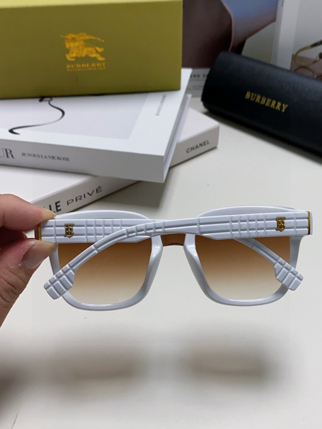  Burberry巴宝莉 2025新款时尚复古个性 舒适前卫太阳镜墨镜高质感潮酷高质感男女通用 BE54