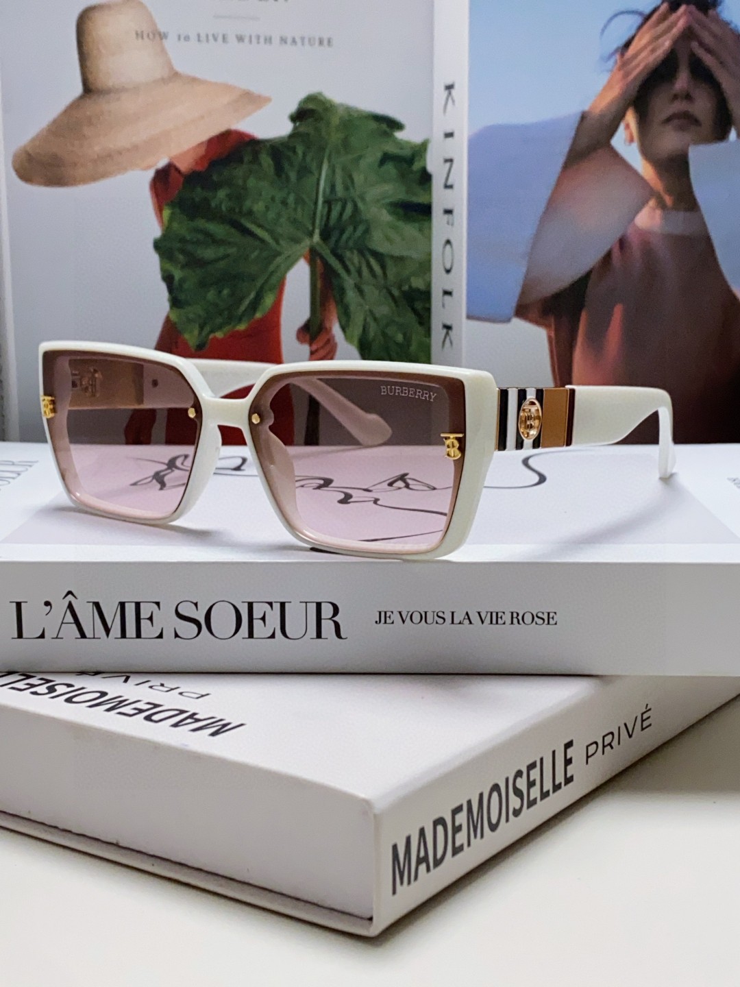  Burberry巴宝莉 2025新款女士太阳镜  时尚潮流休闲墨镜 女款驾车出行太阳眼镜 