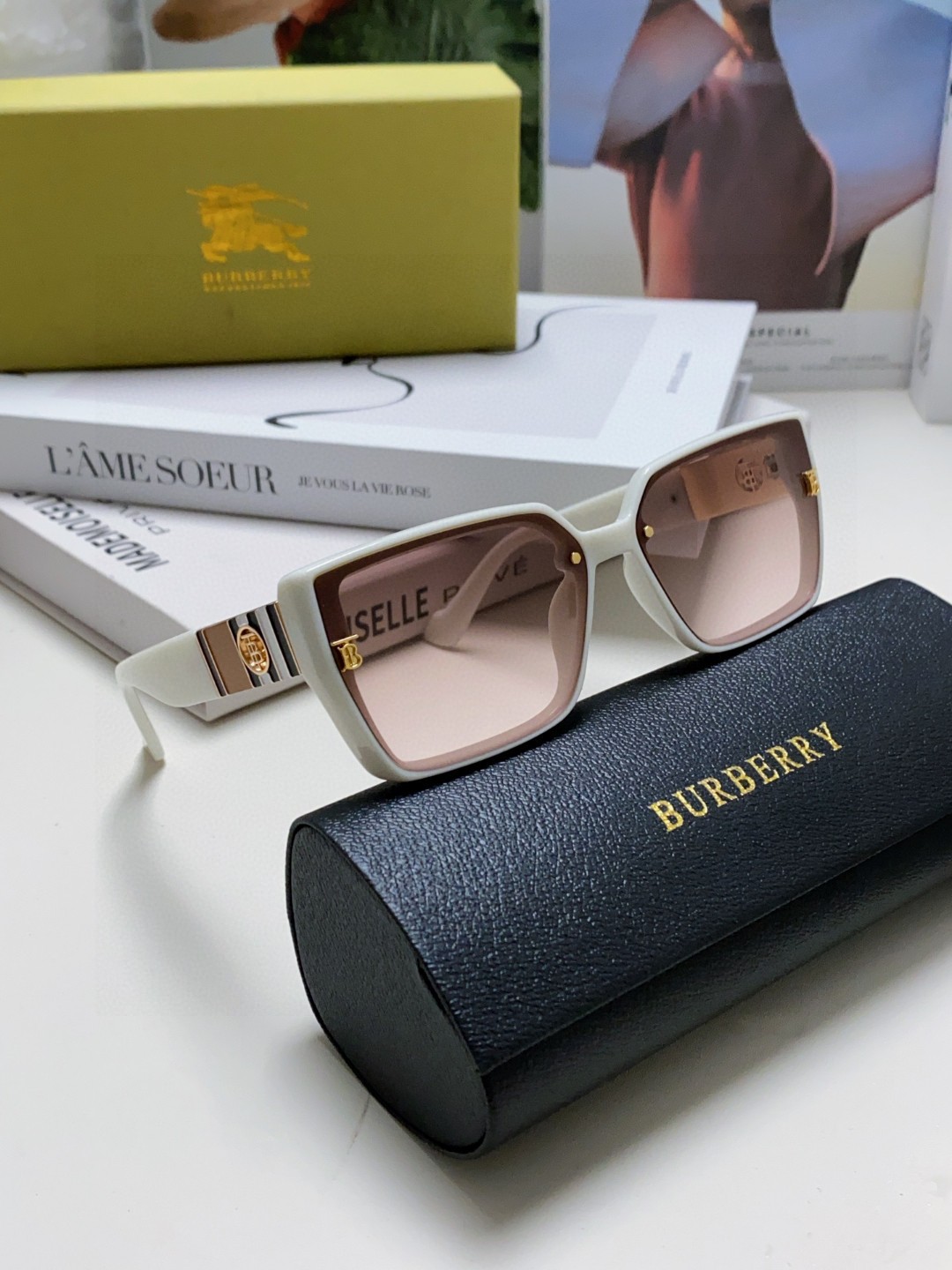  Burberry巴宝莉 2025新款女士太阳镜  时尚潮流休闲墨镜 女款驾车出行太阳眼镜 