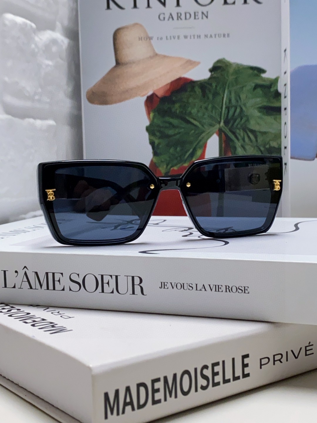  Burberry巴宝莉 2025新款女士太阳镜  时尚潮流休闲墨镜 女款驾车出行太阳眼镜 