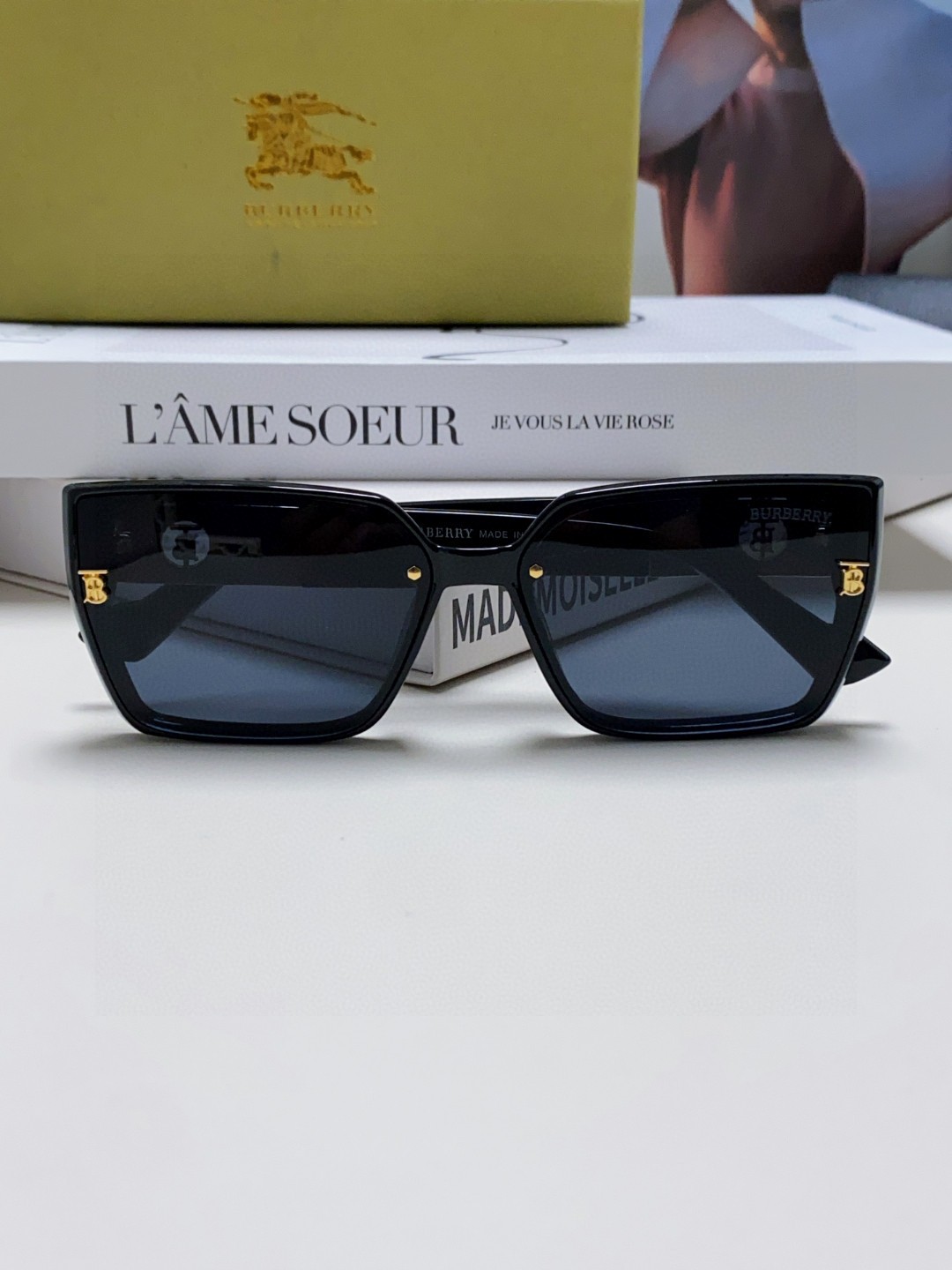  Burberry巴宝莉 2025新款女士太阳镜  时尚潮流休闲墨镜 女款驾车出行太阳眼镜 
