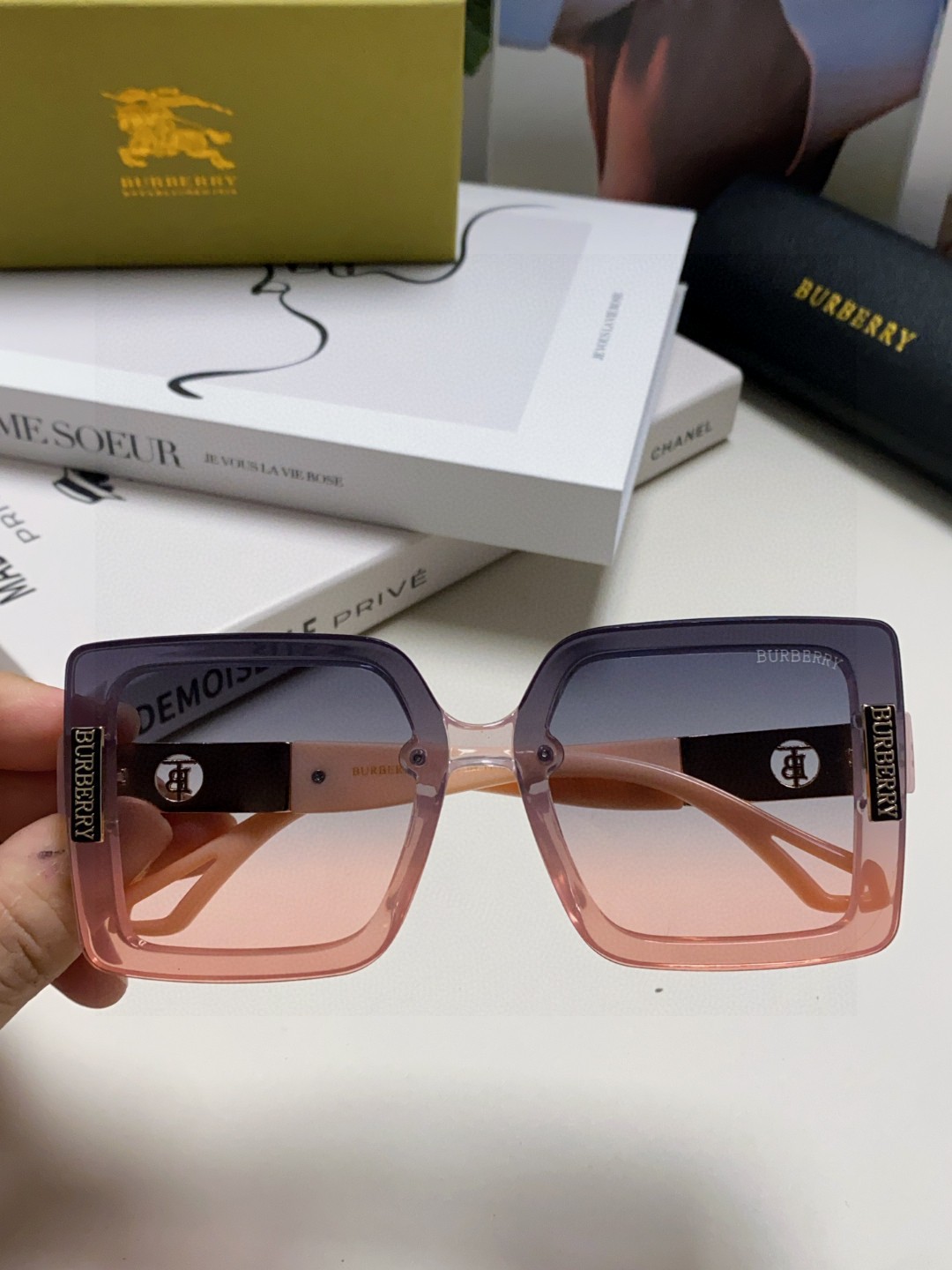  Burberry巴宝莉 2025新款潮墨镜女韩版潮防紫外线眼镜网红开车大脸显瘦高级感ins 时尚范
