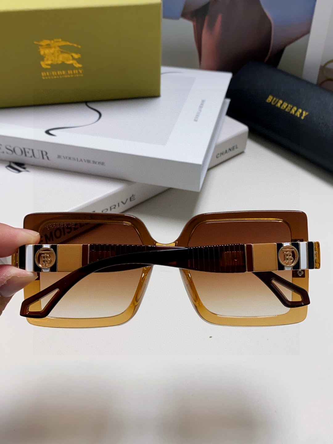  Burberry巴宝莉 2025新款潮墨镜女韩版潮防紫外线眼镜网红开车大脸显瘦高级感ins 时尚范