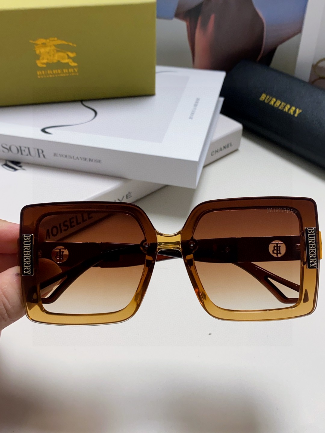  Burberry巴宝莉 2025新款潮墨镜女韩版潮防紫外线眼镜网红开车大脸显瘦高级感ins 时尚范